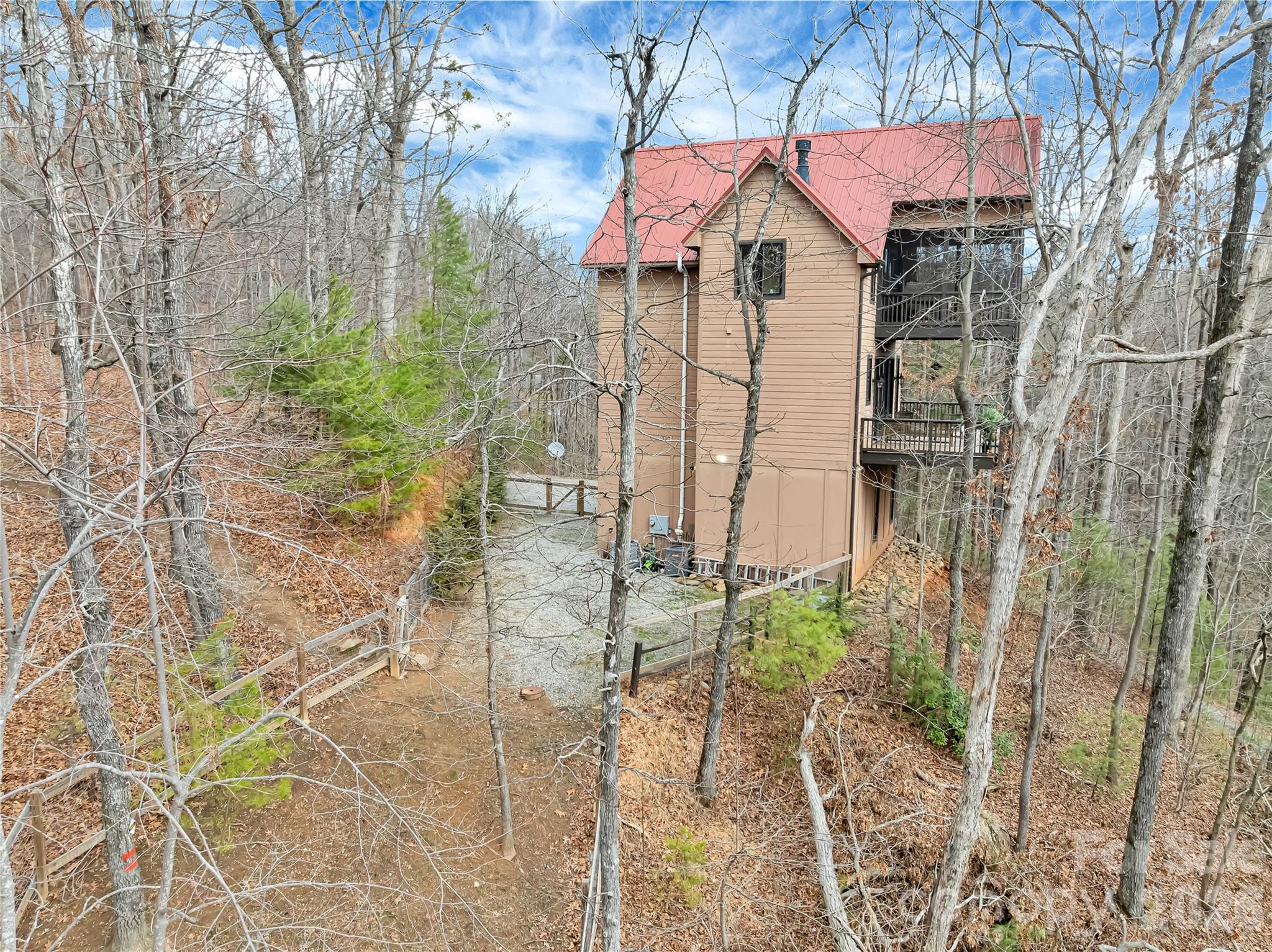 184 Deep Woods Lane — Saluda