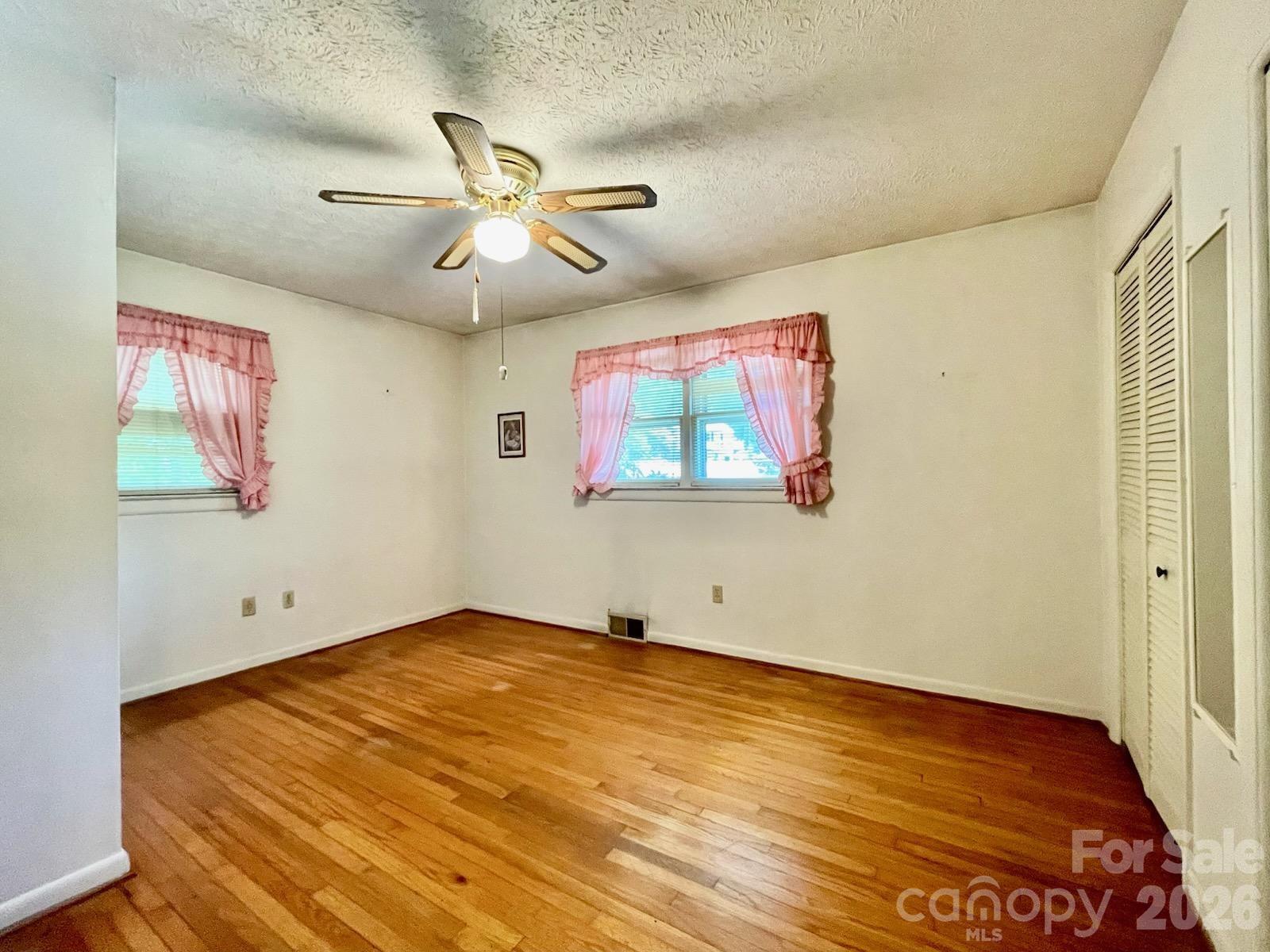 213 N Park Lane — Black Mountain