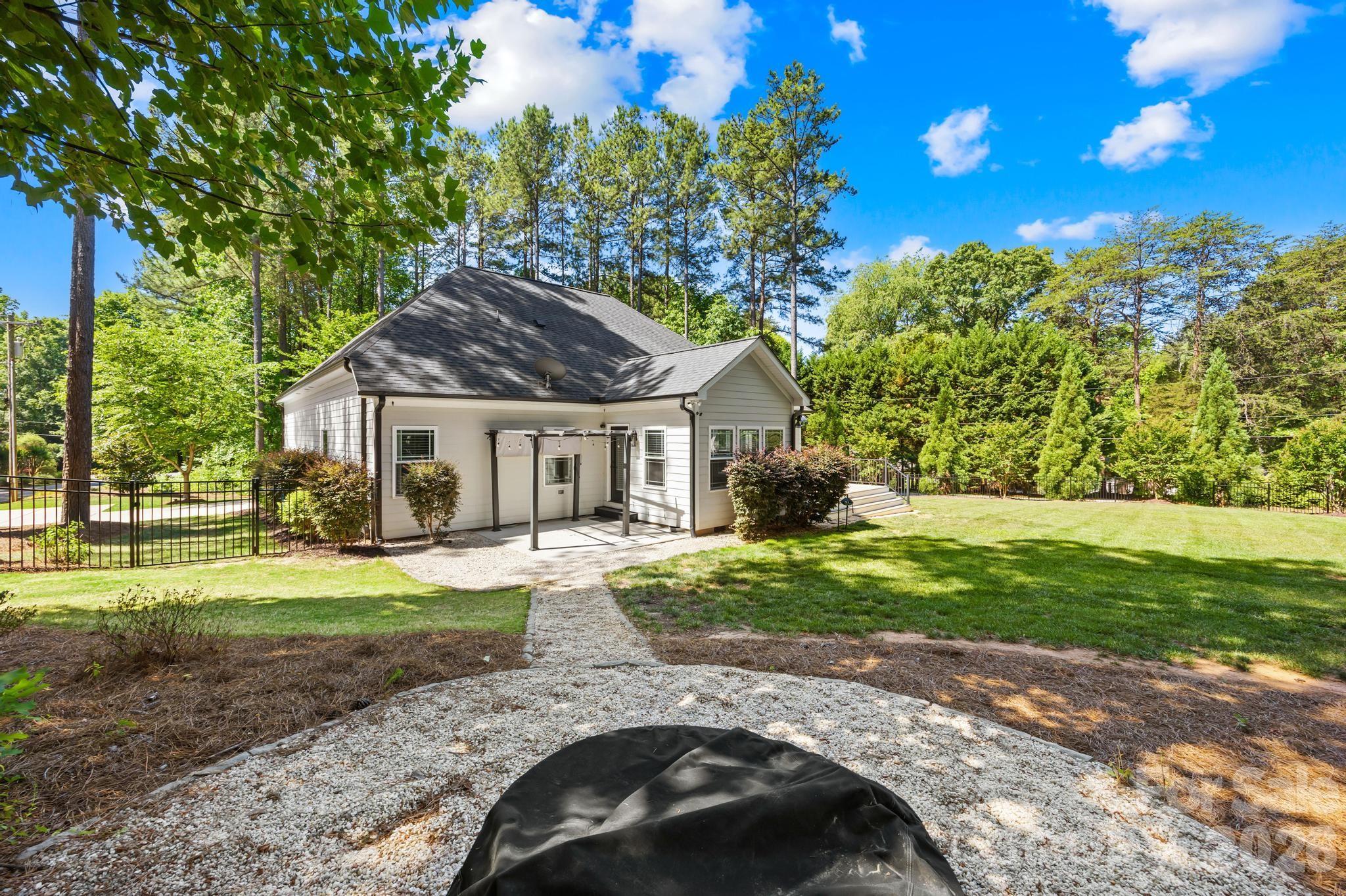 334 McCrary Road — Mooresville