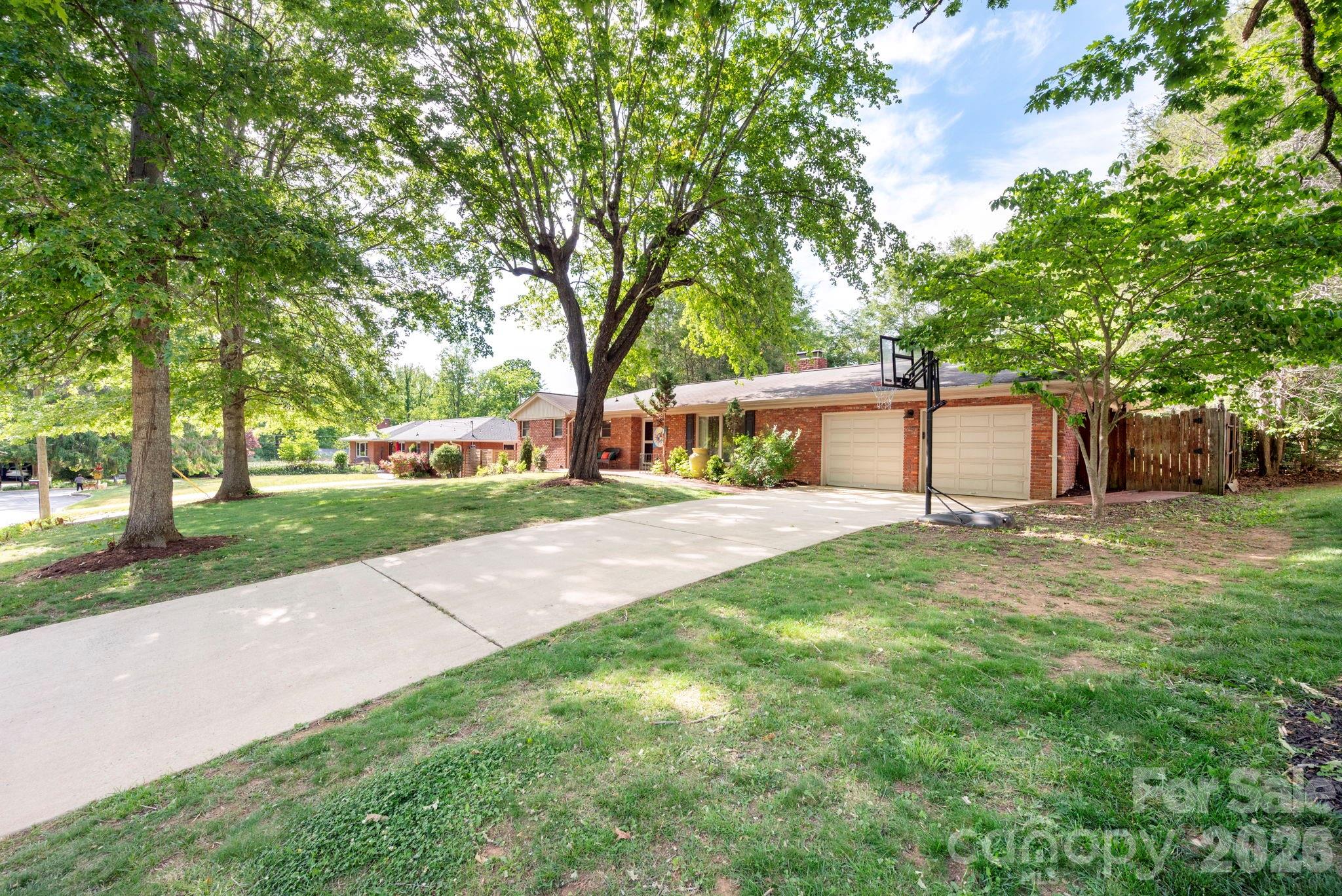 25 Bevlyn Drive — Asheville