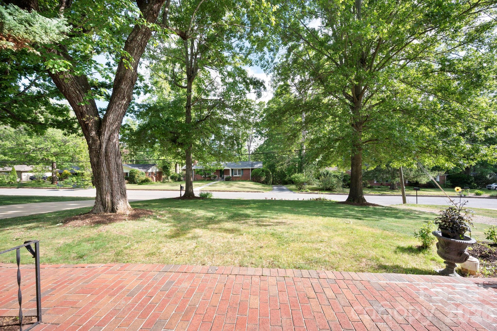 25 Bevlyn Drive — Asheville