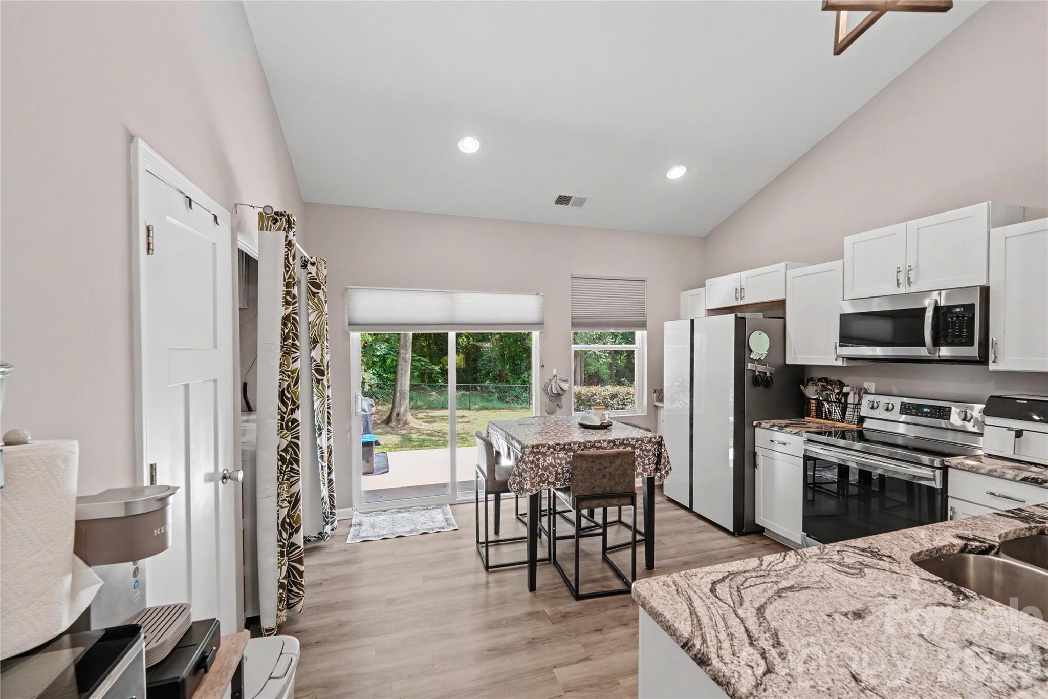 119 Brown Street — Clover