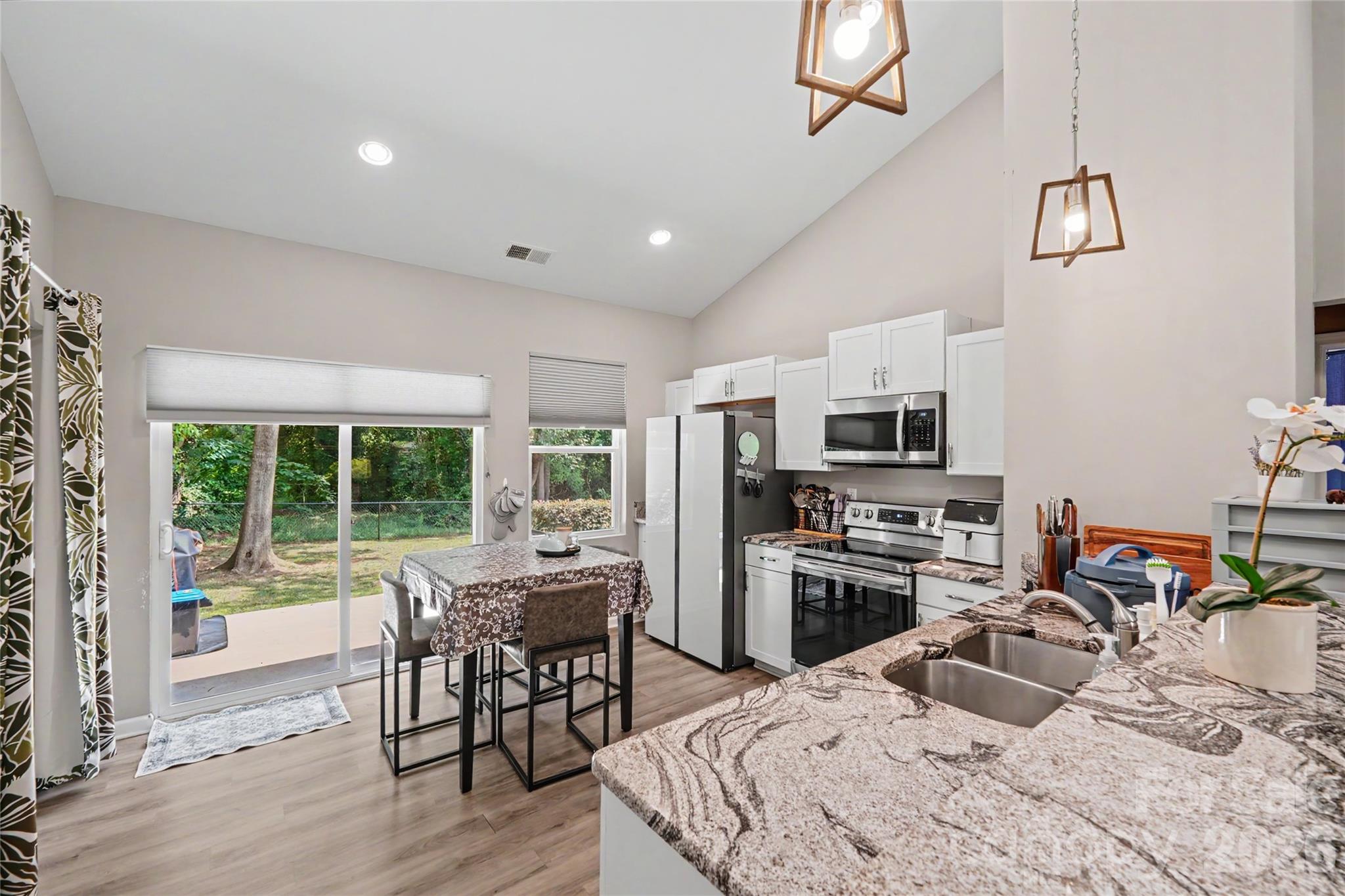 119 Brown Street — Clover