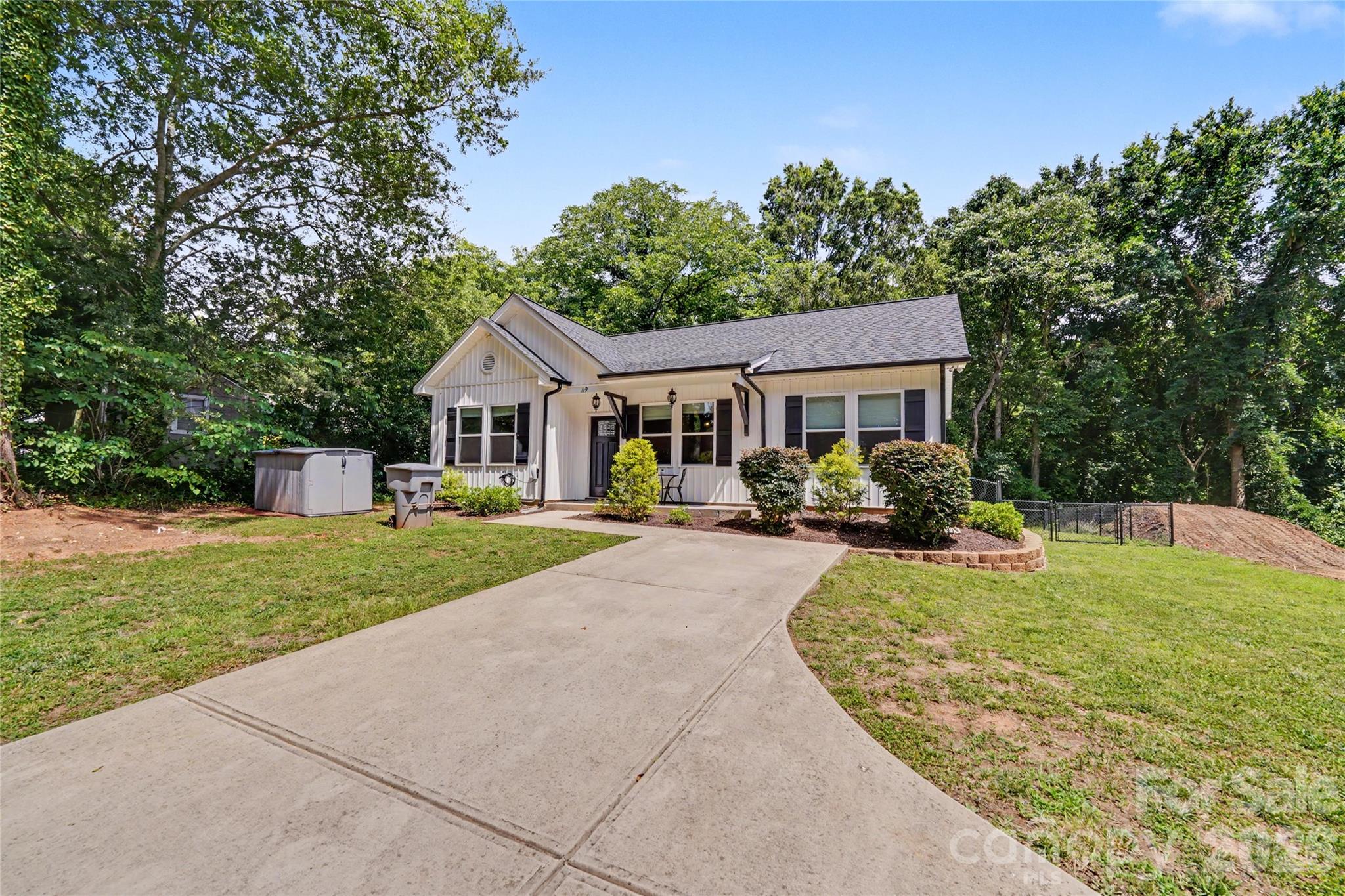 119 Brown Street — Clover