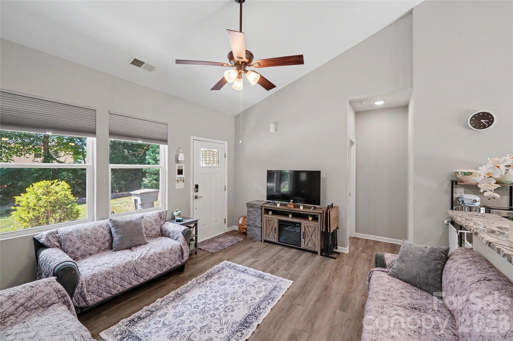 119 Brown Street — Clover