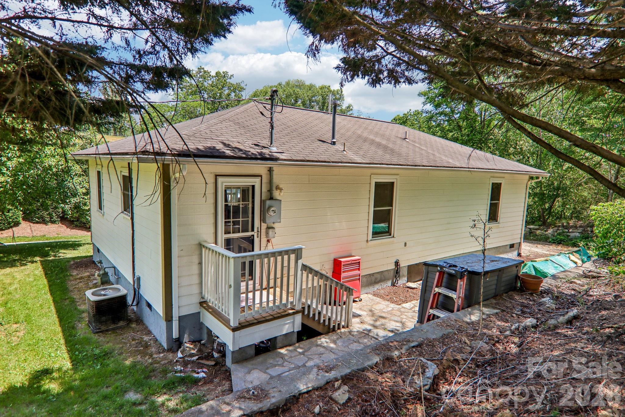 133 Highland Street — Weaverville