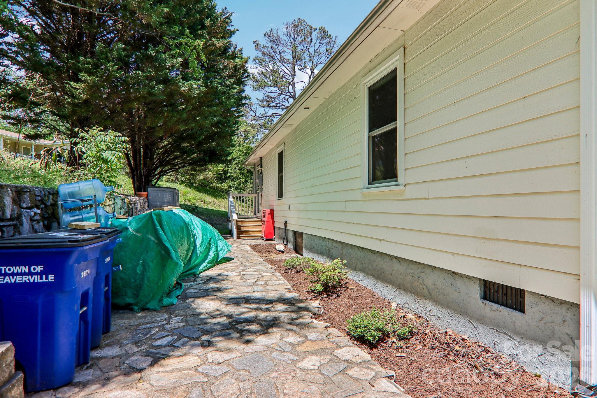 133 Highland Street — Weaverville