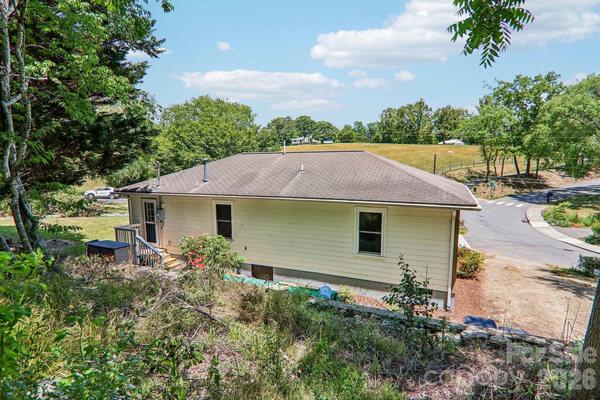 133 Highland Street — Weaverville