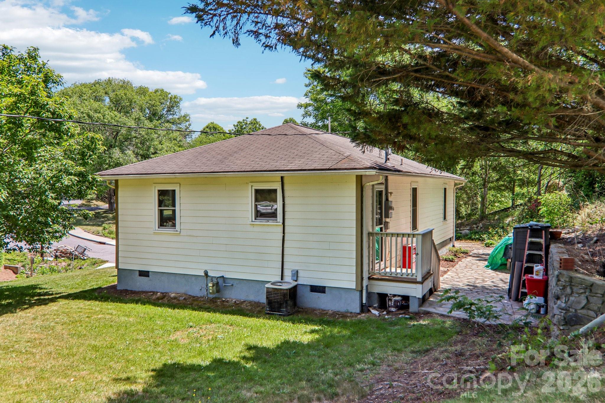 133 Highland Street — Weaverville