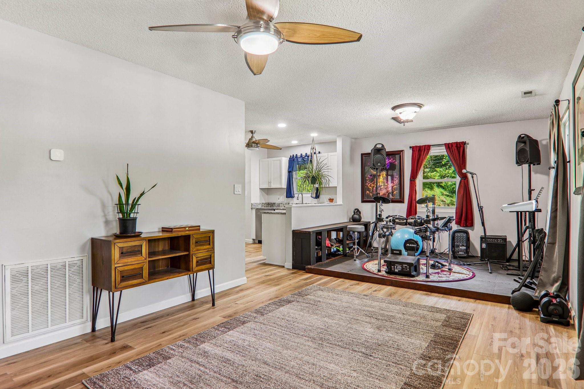 133 Highland Street — Weaverville