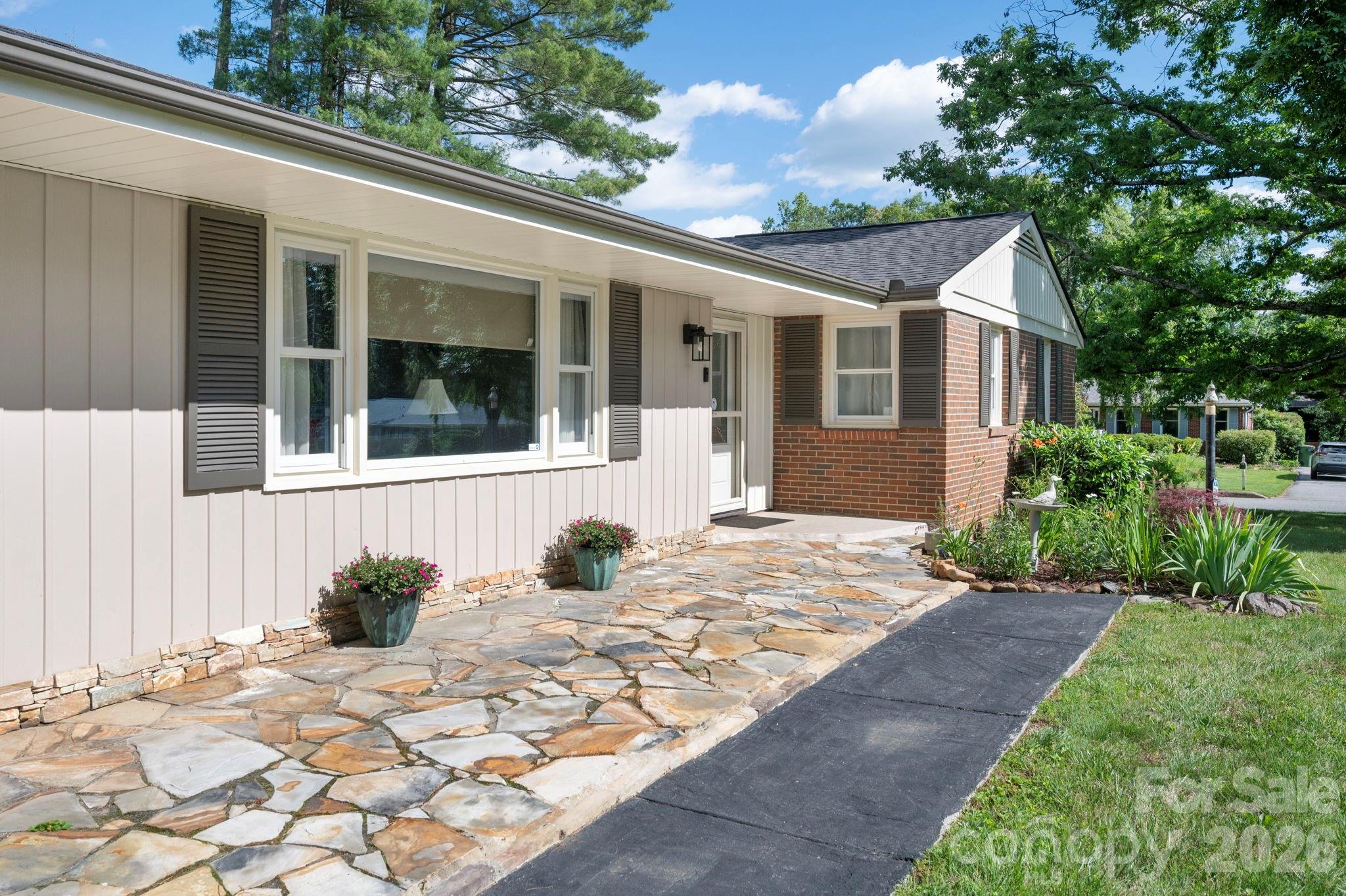 1 Oakwilde Drive — Asheville