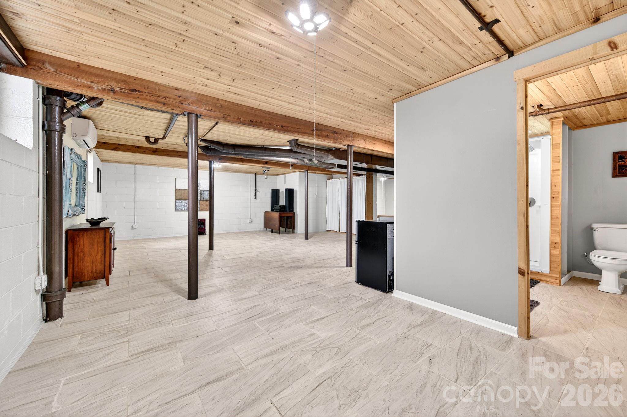 1 Oakwilde Drive — Asheville