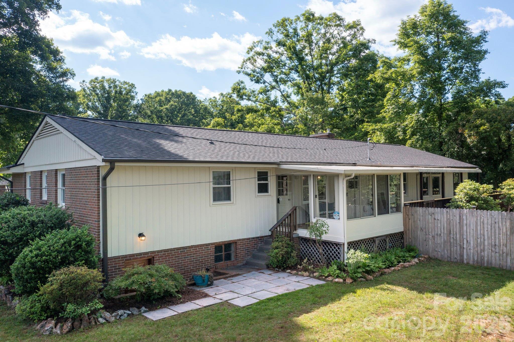 1 Oakwilde Drive — Asheville