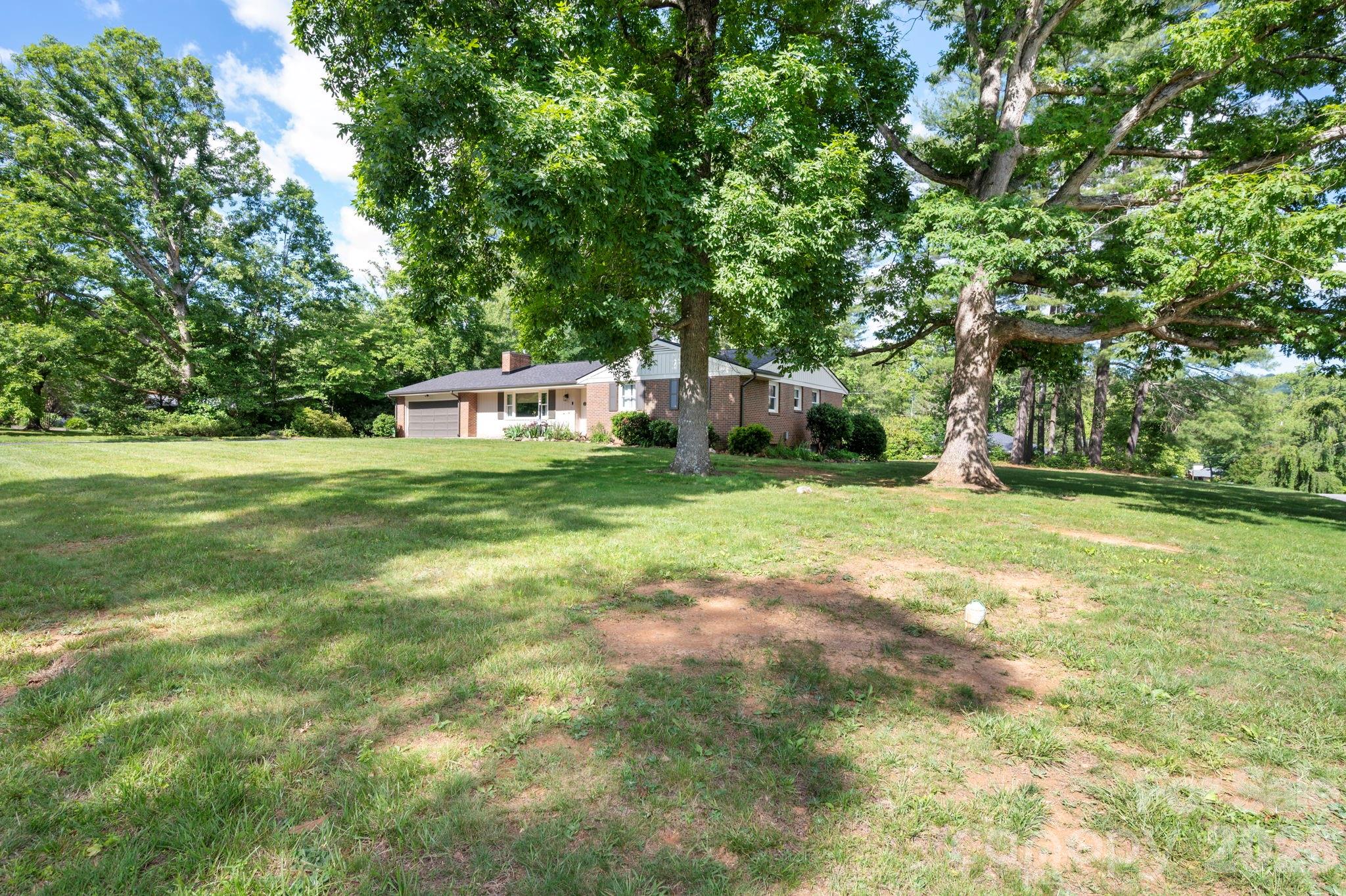 1 Oakwilde Drive — Asheville