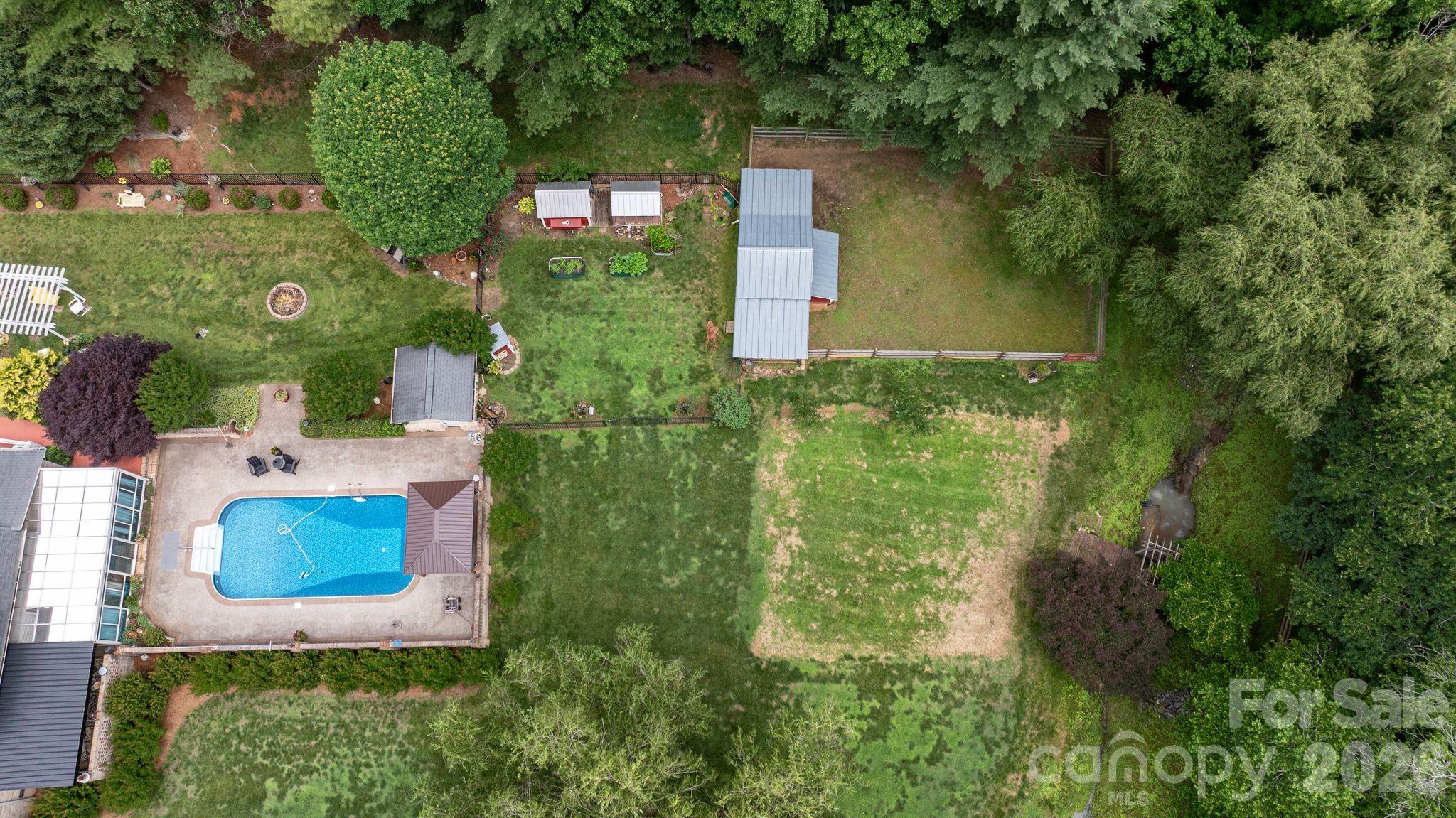 401 Redwood Court — Lenoir