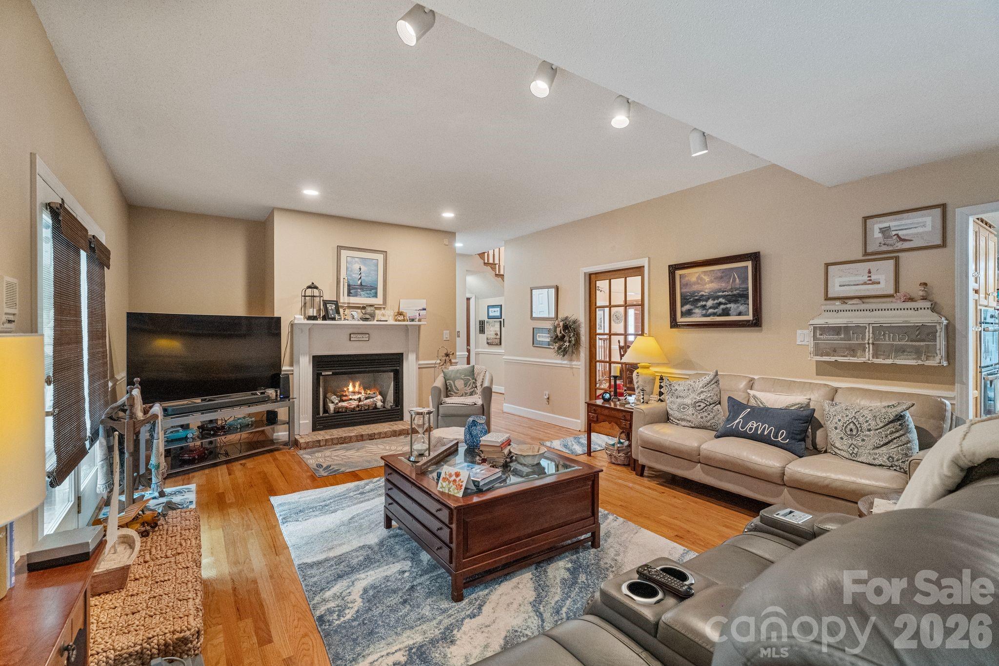 401 Redwood Court — Lenoir