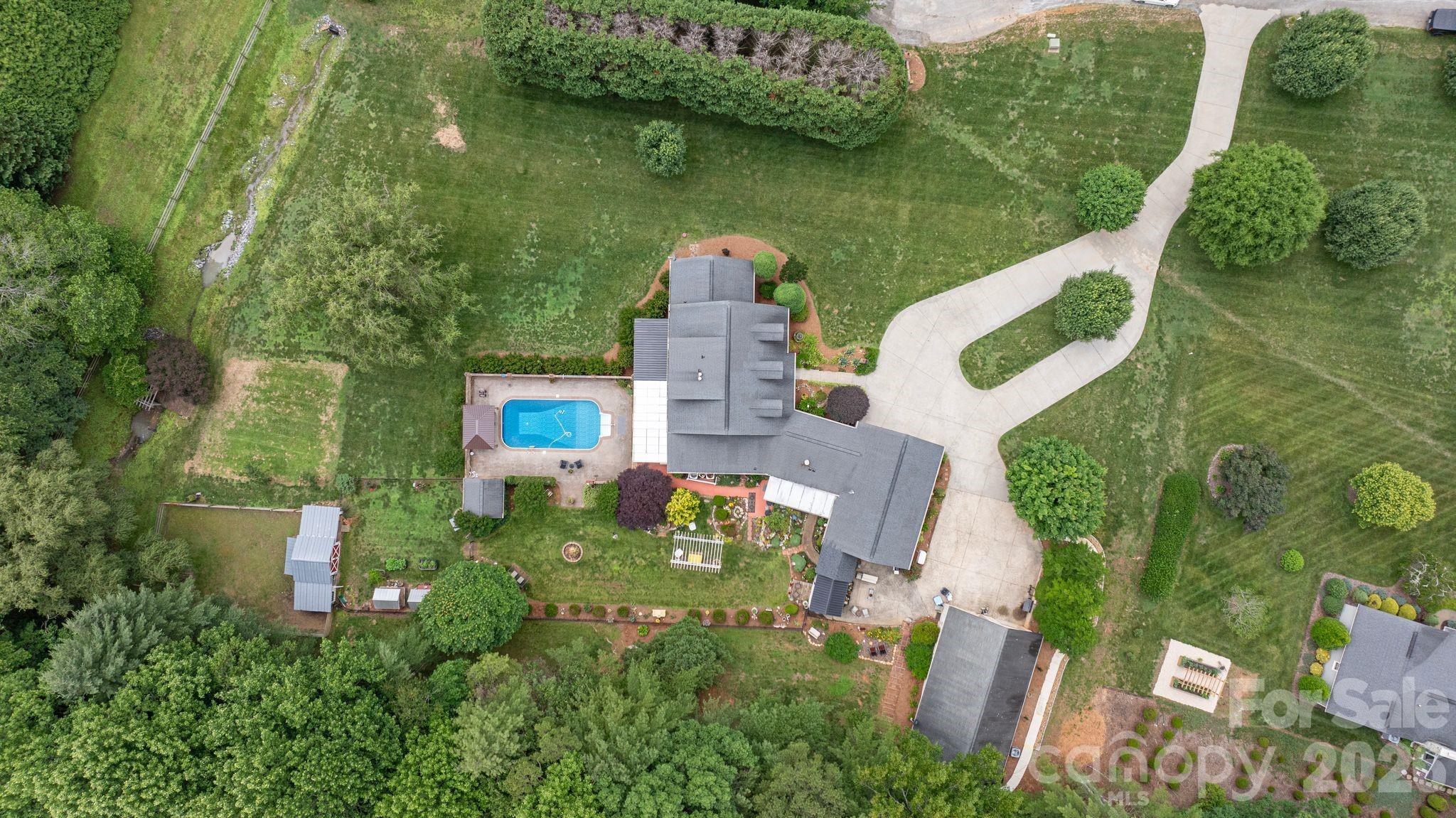 401 Redwood Court — Lenoir