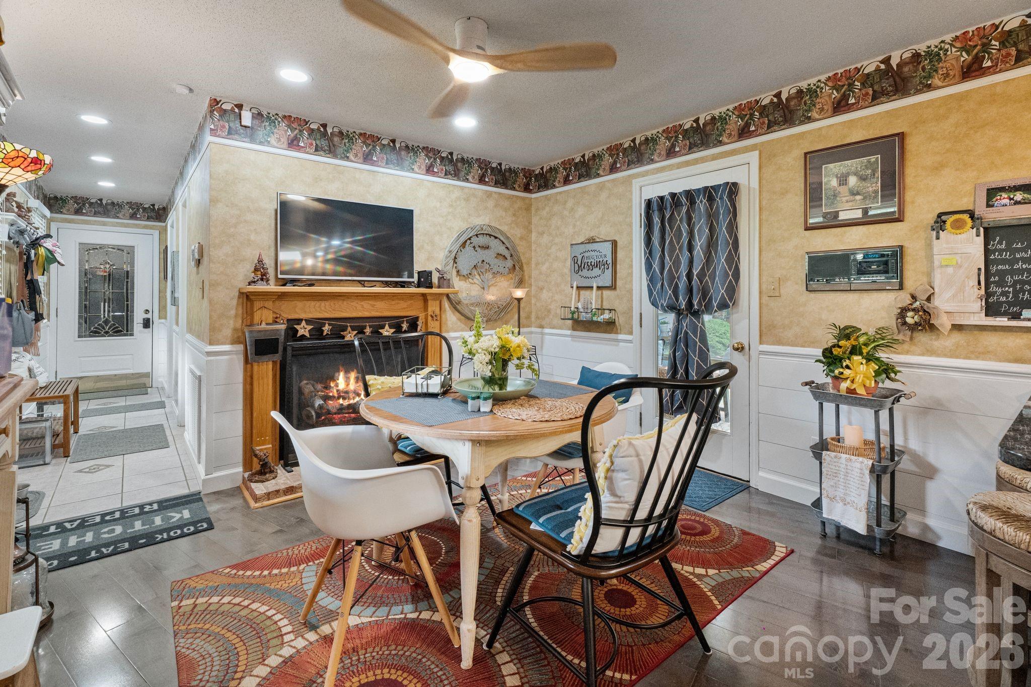 401 Redwood Court — Lenoir