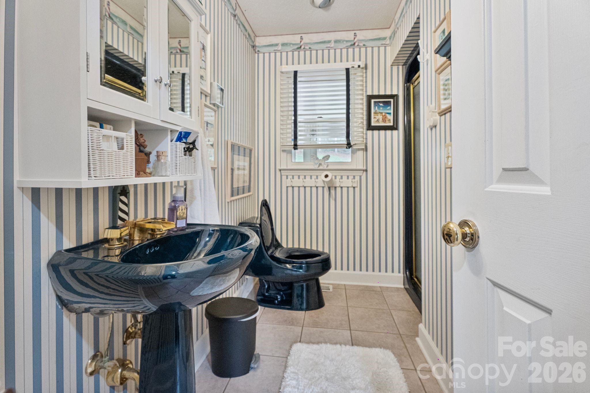 401 Redwood Court — Lenoir