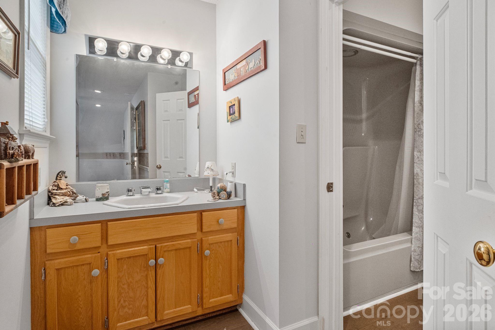 401 Redwood Court — Lenoir