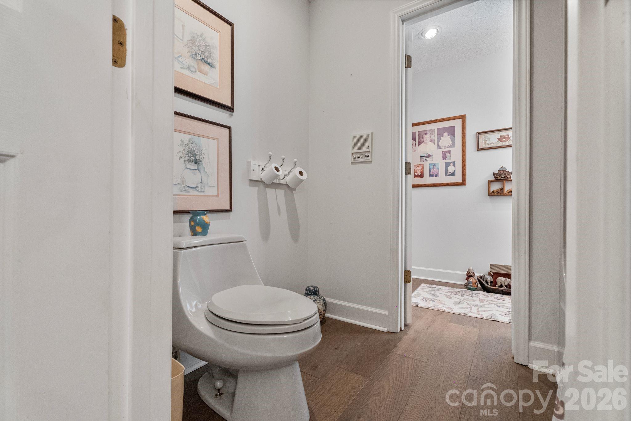401 Redwood Court — Lenoir