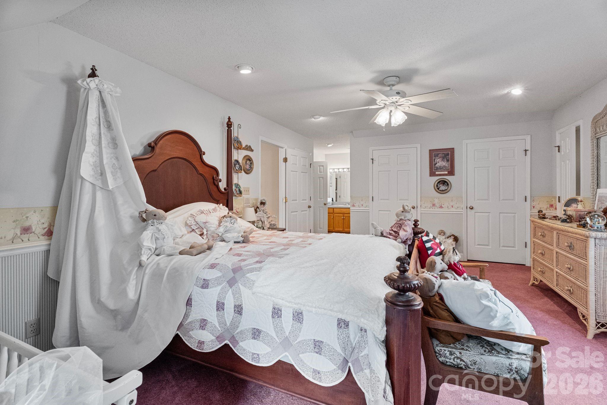 401 Redwood Court — Lenoir