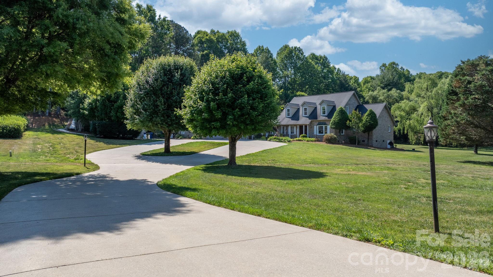 401 Redwood Court — Lenoir
