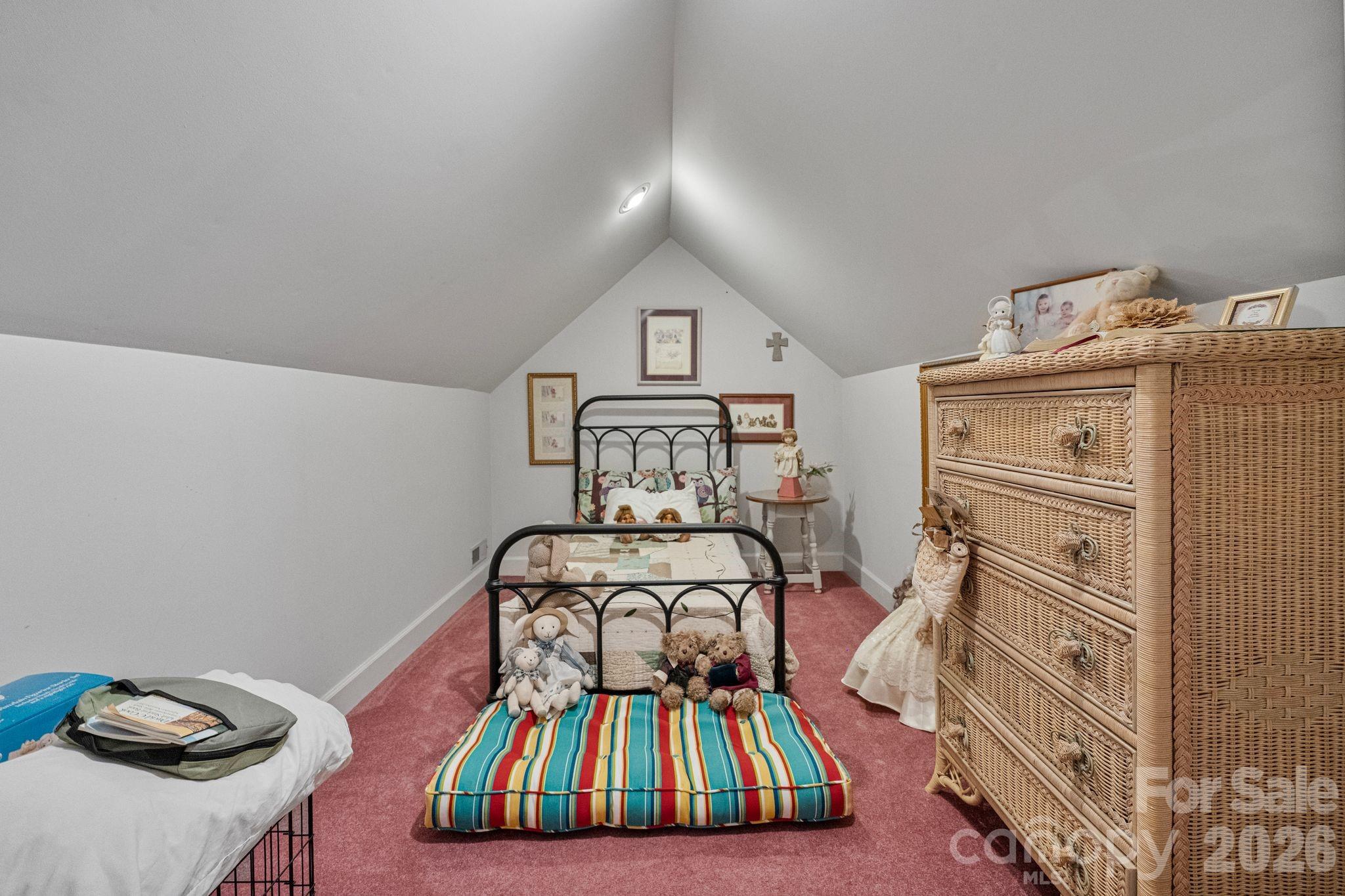401 Redwood Court — Lenoir