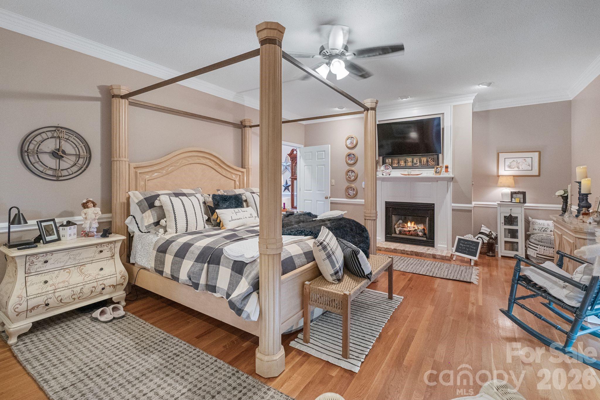 401 Redwood Court — Lenoir
