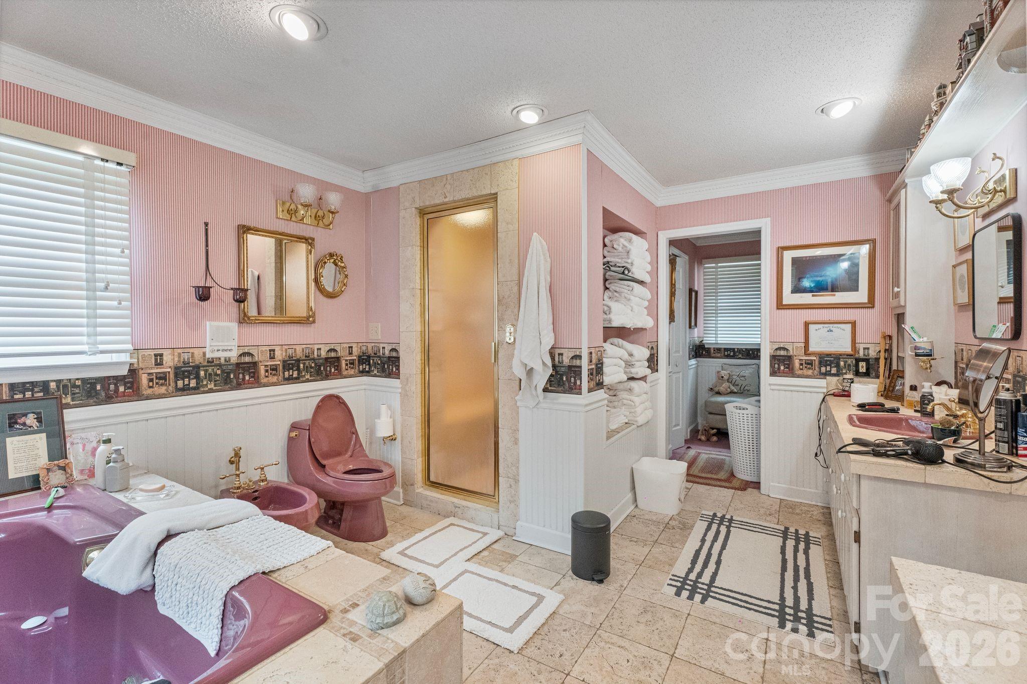 401 Redwood Court — Lenoir