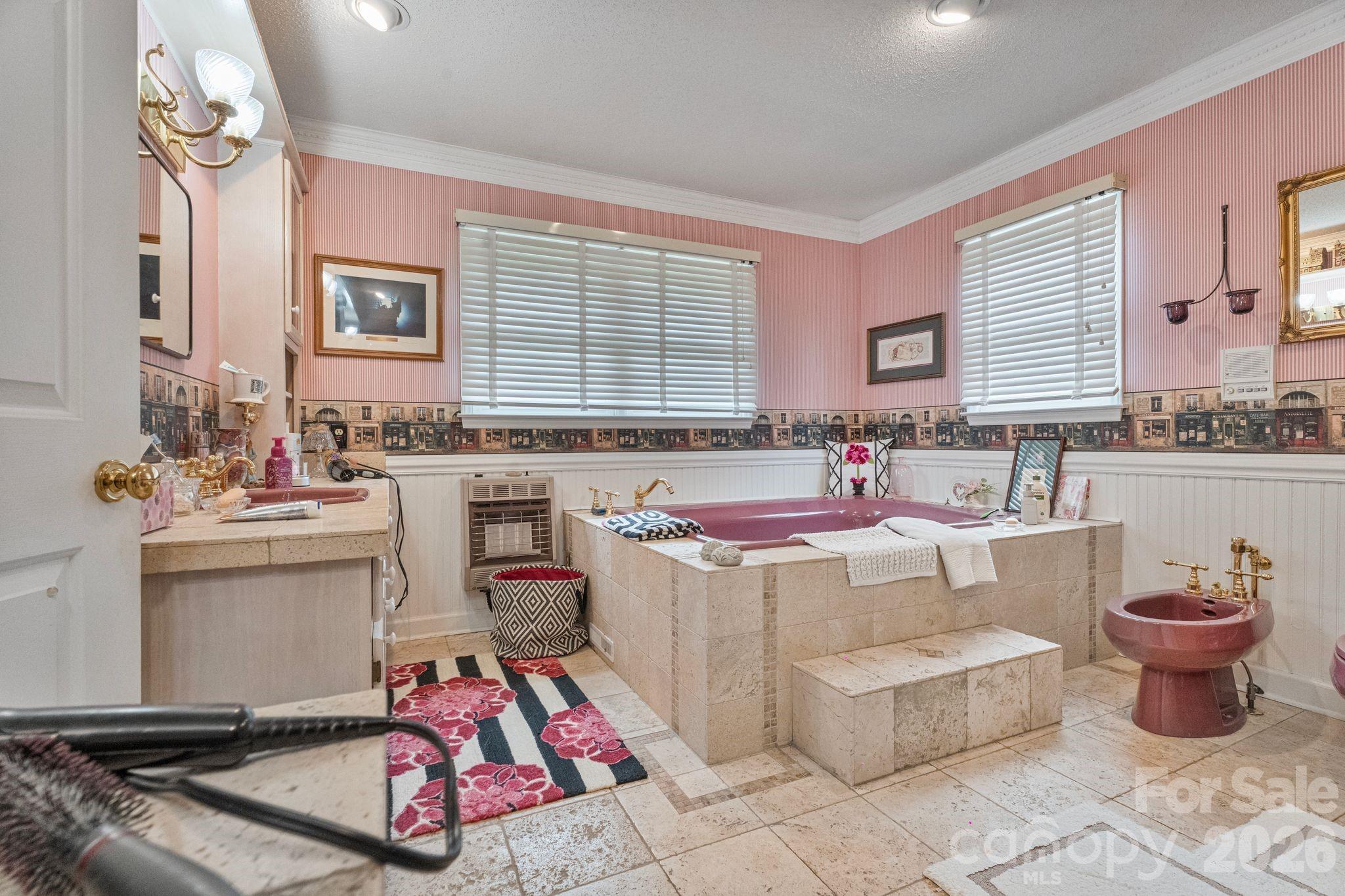 401 Redwood Court — Lenoir