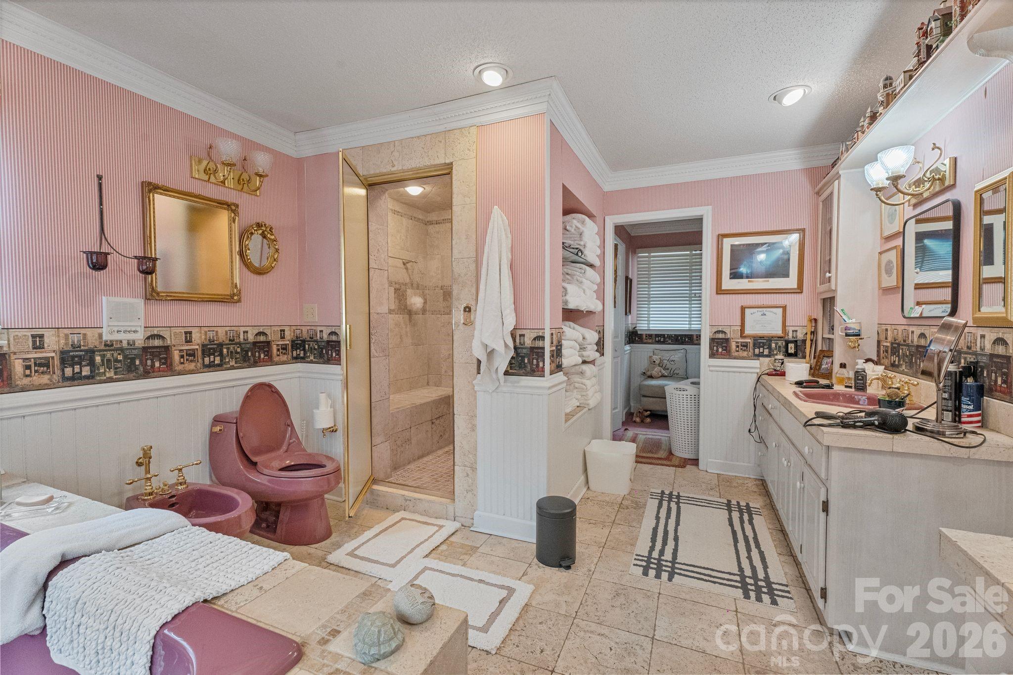 401 Redwood Court — Lenoir