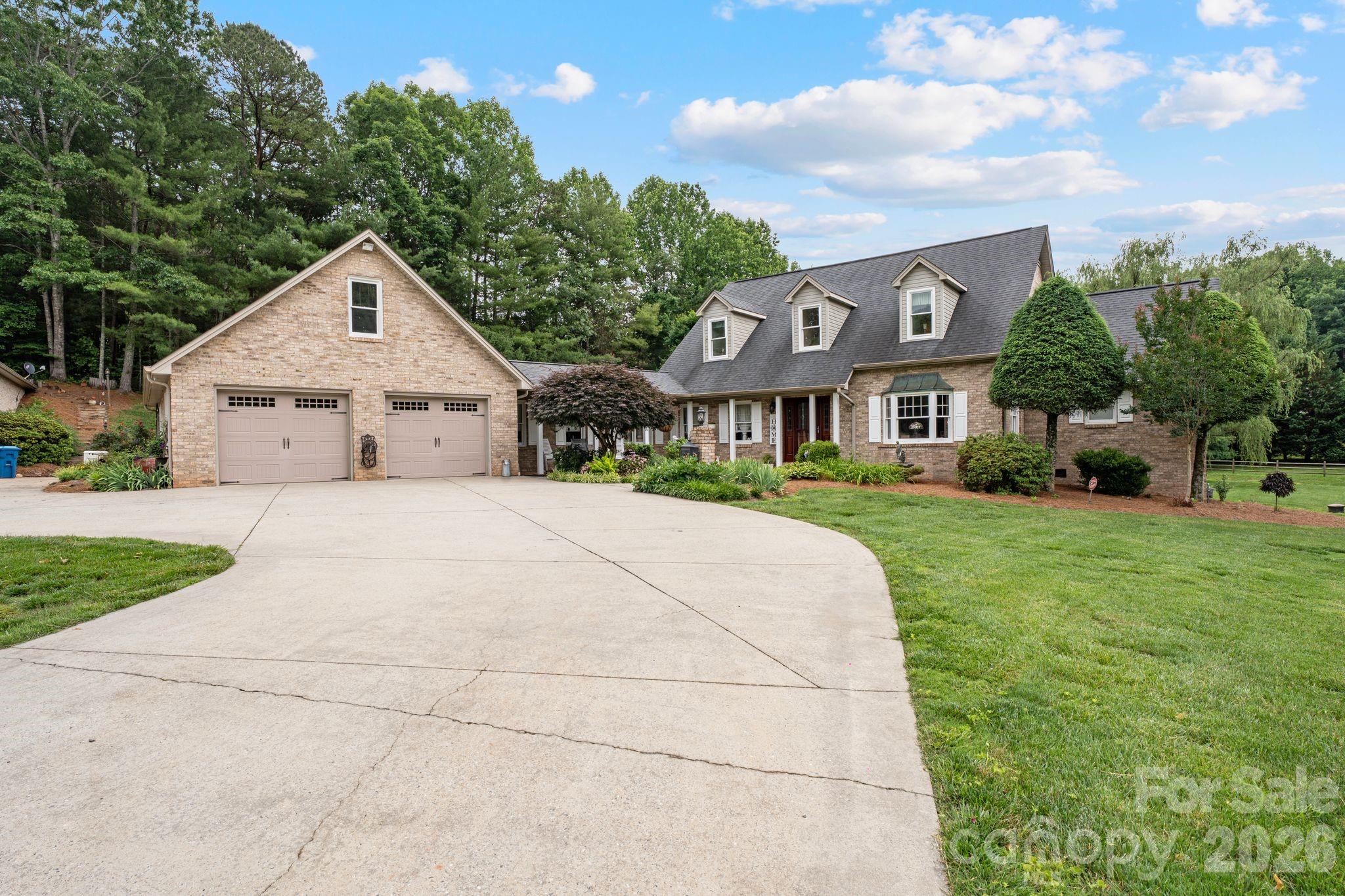 401 Redwood Court — Lenoir