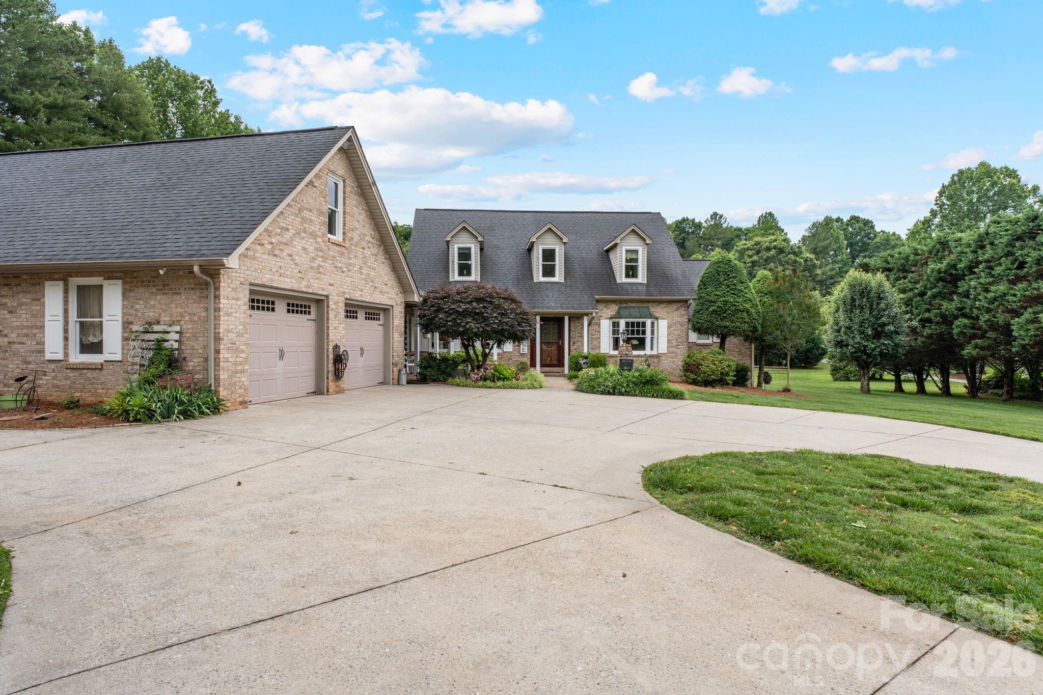 401 Redwood Court — Lenoir