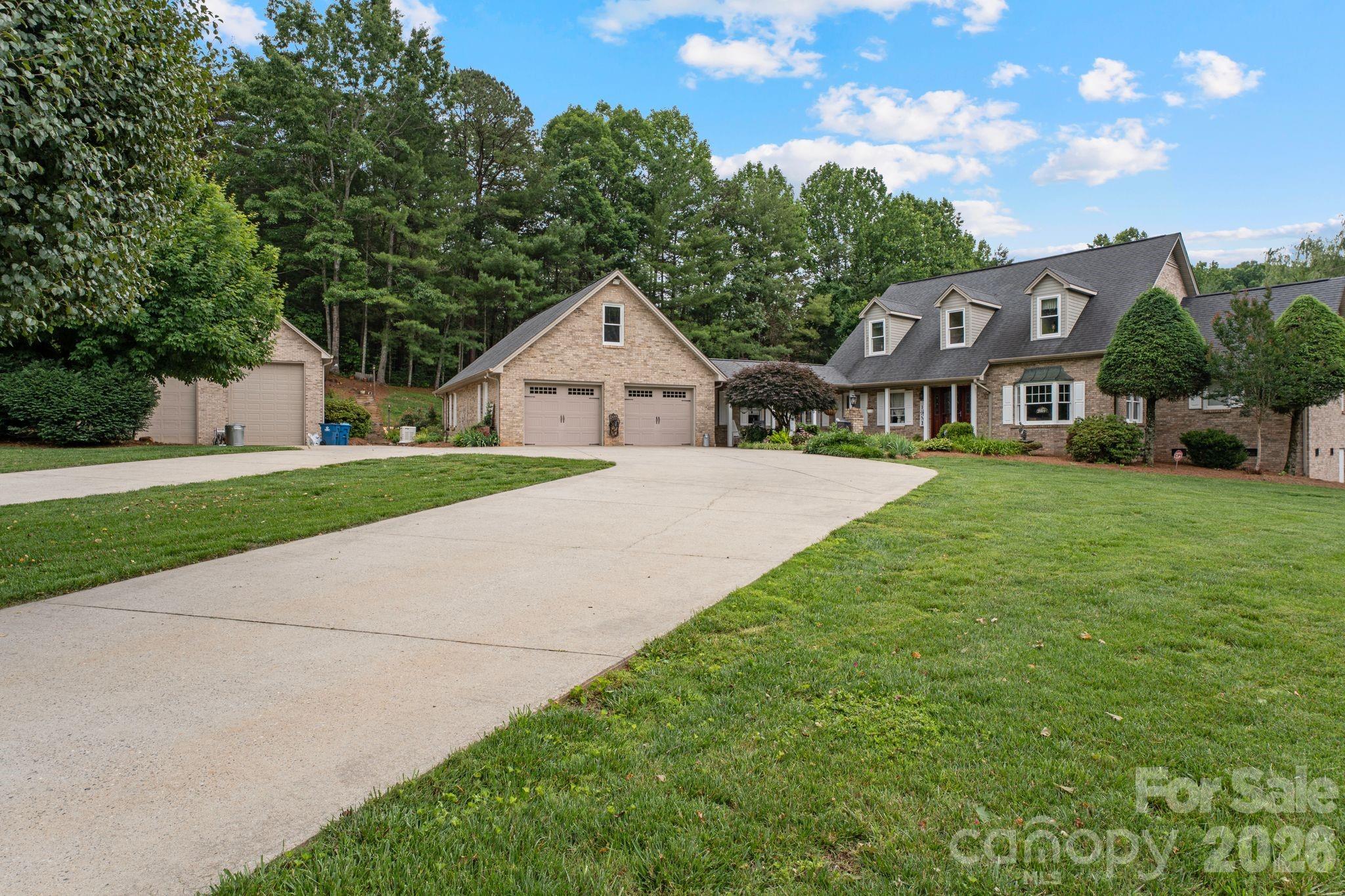 401 Redwood Court — Lenoir