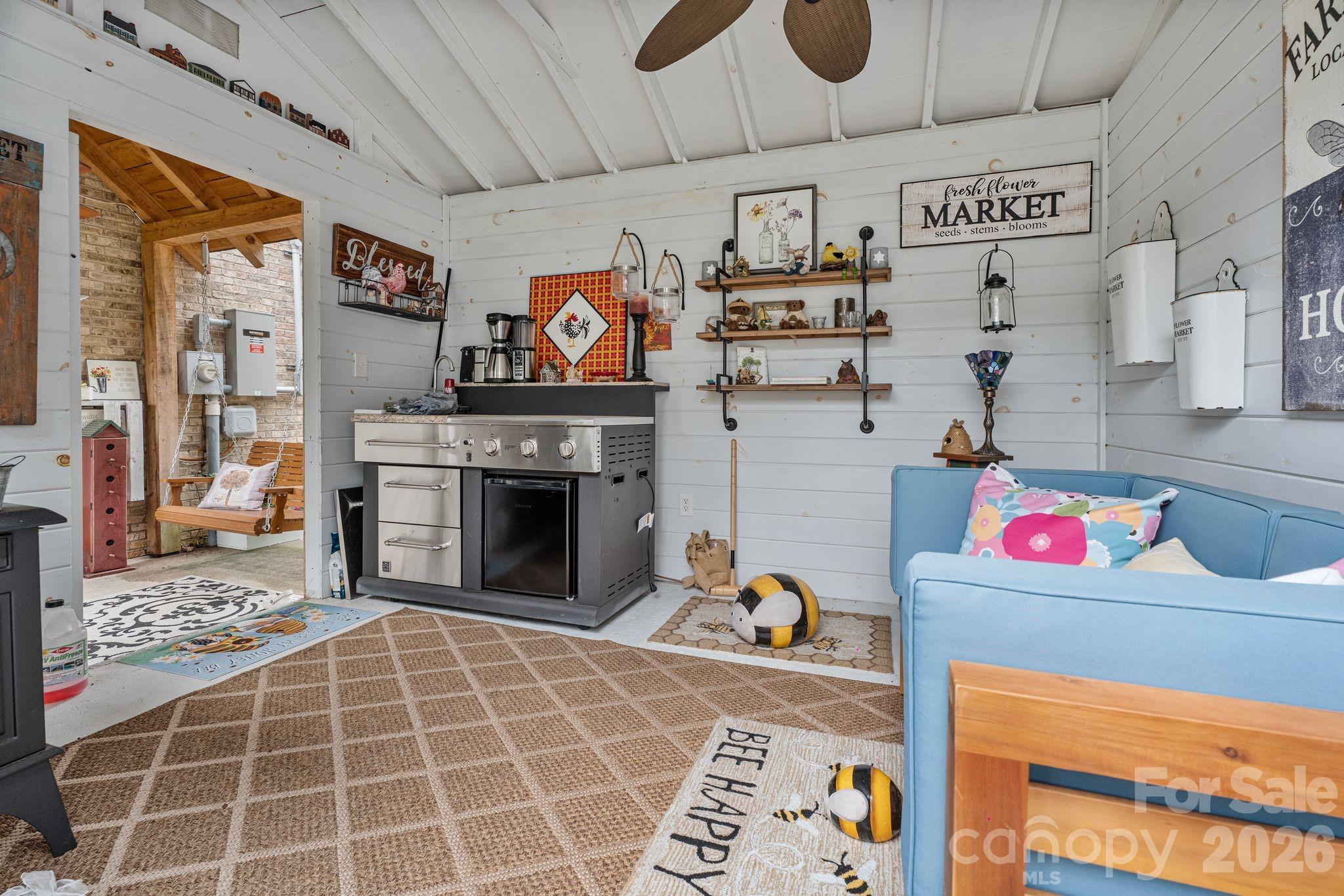 401 Redwood Court — Lenoir