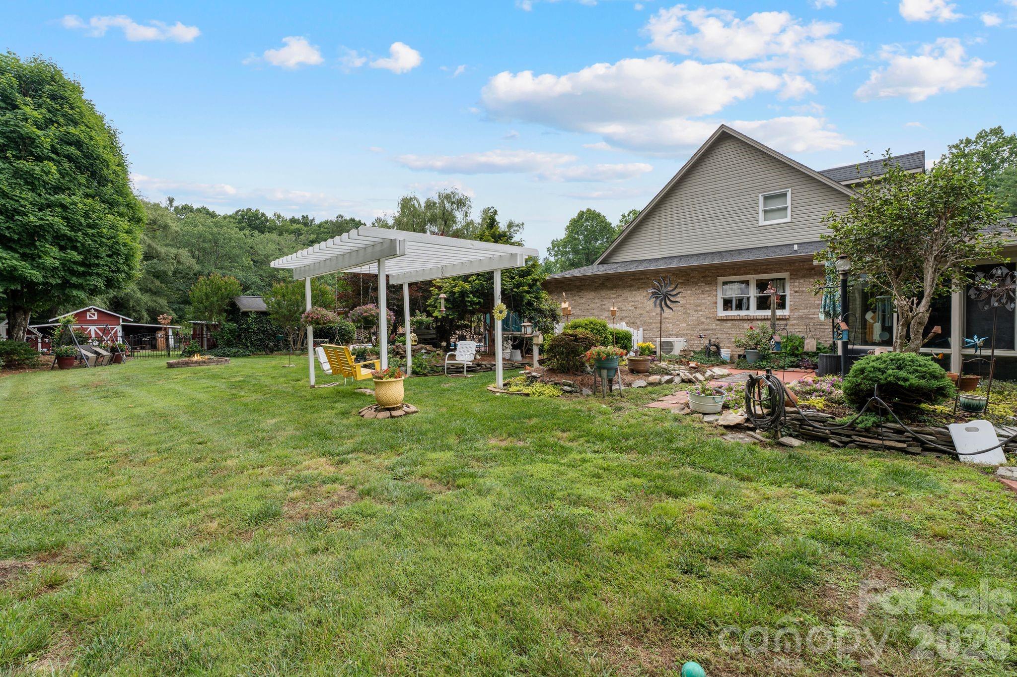 401 Redwood Court — Lenoir