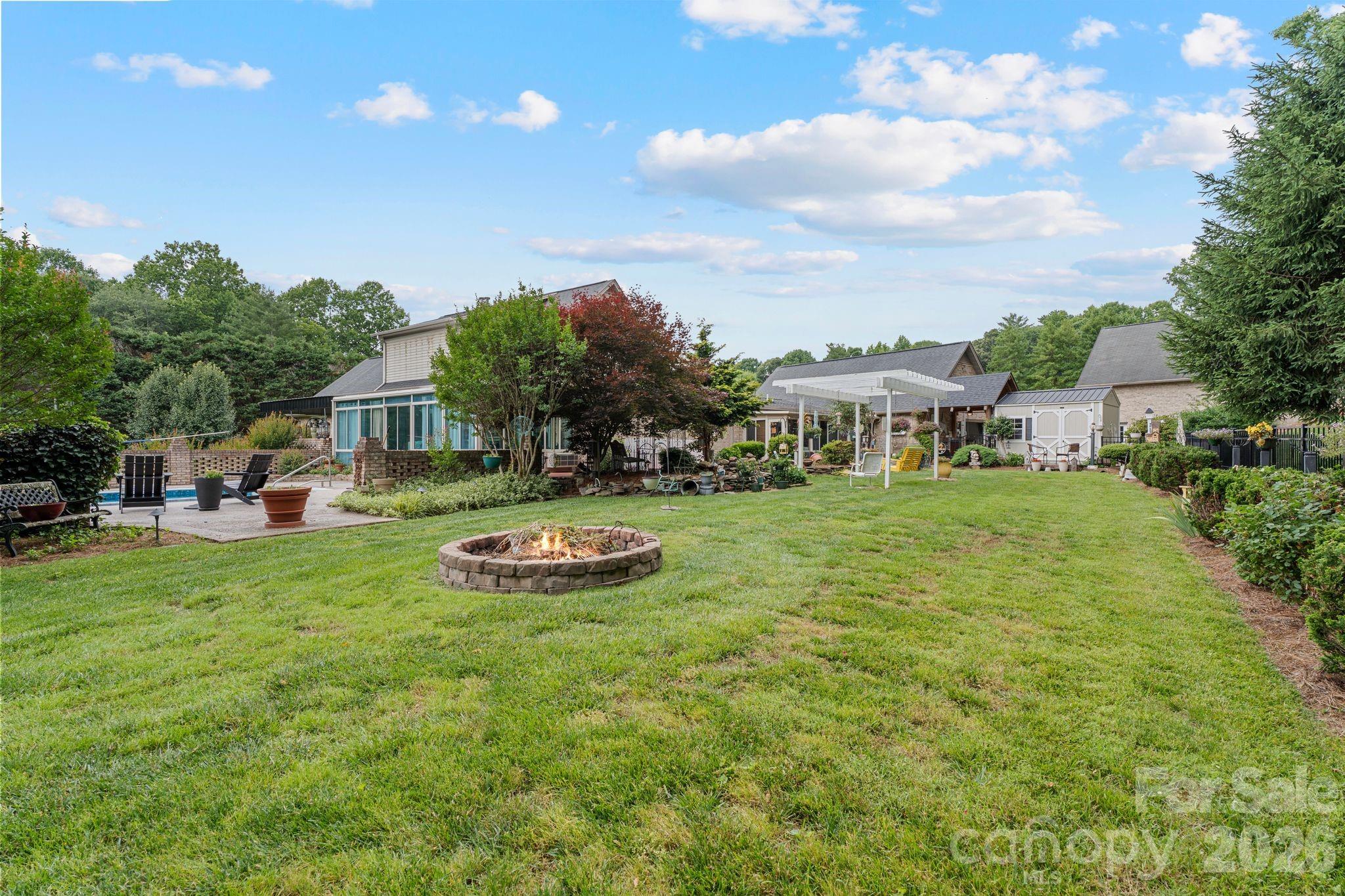 401 Redwood Court — Lenoir