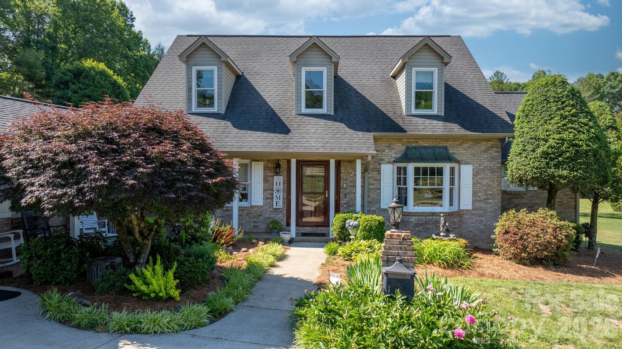 401 Redwood Court — Lenoir