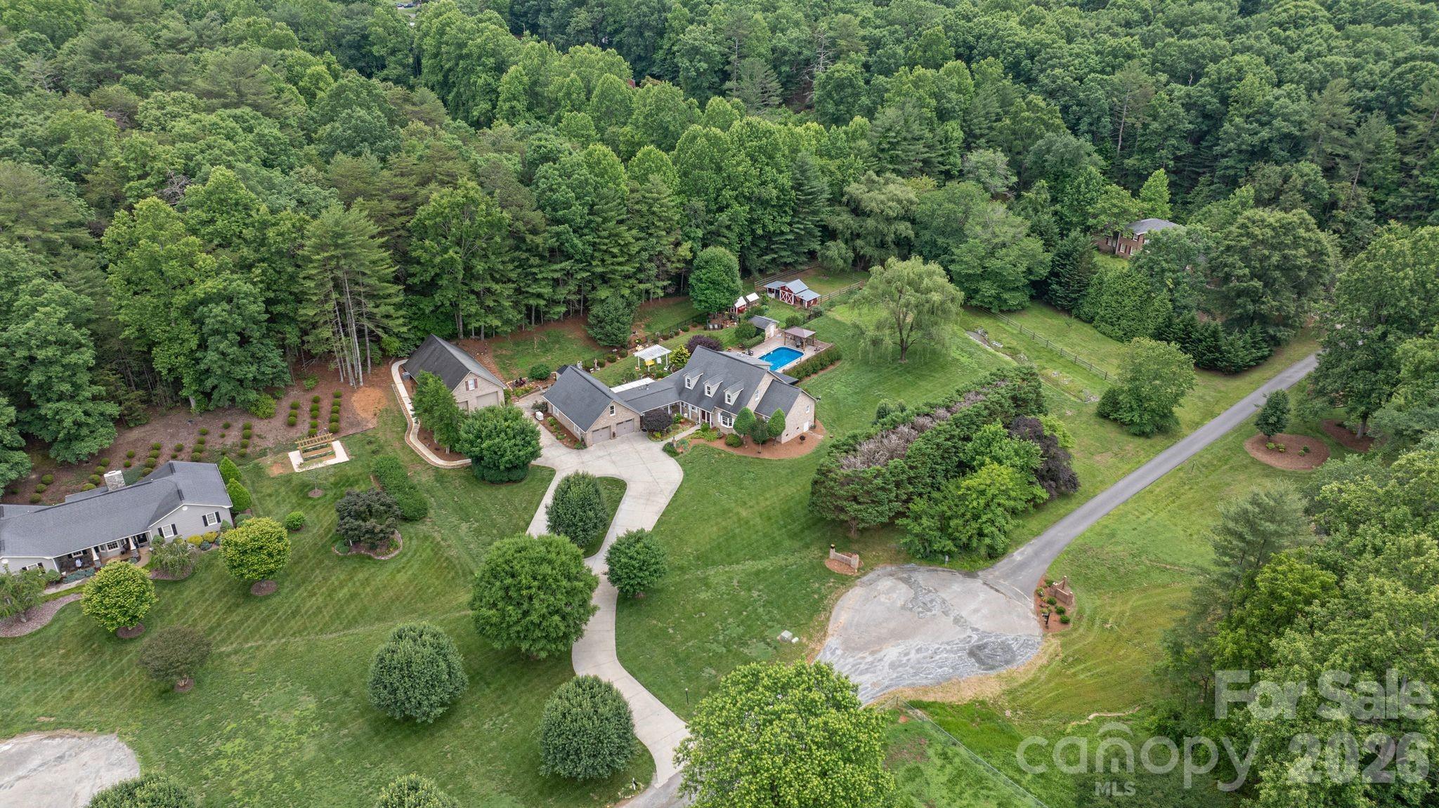 401 Redwood Court — Lenoir