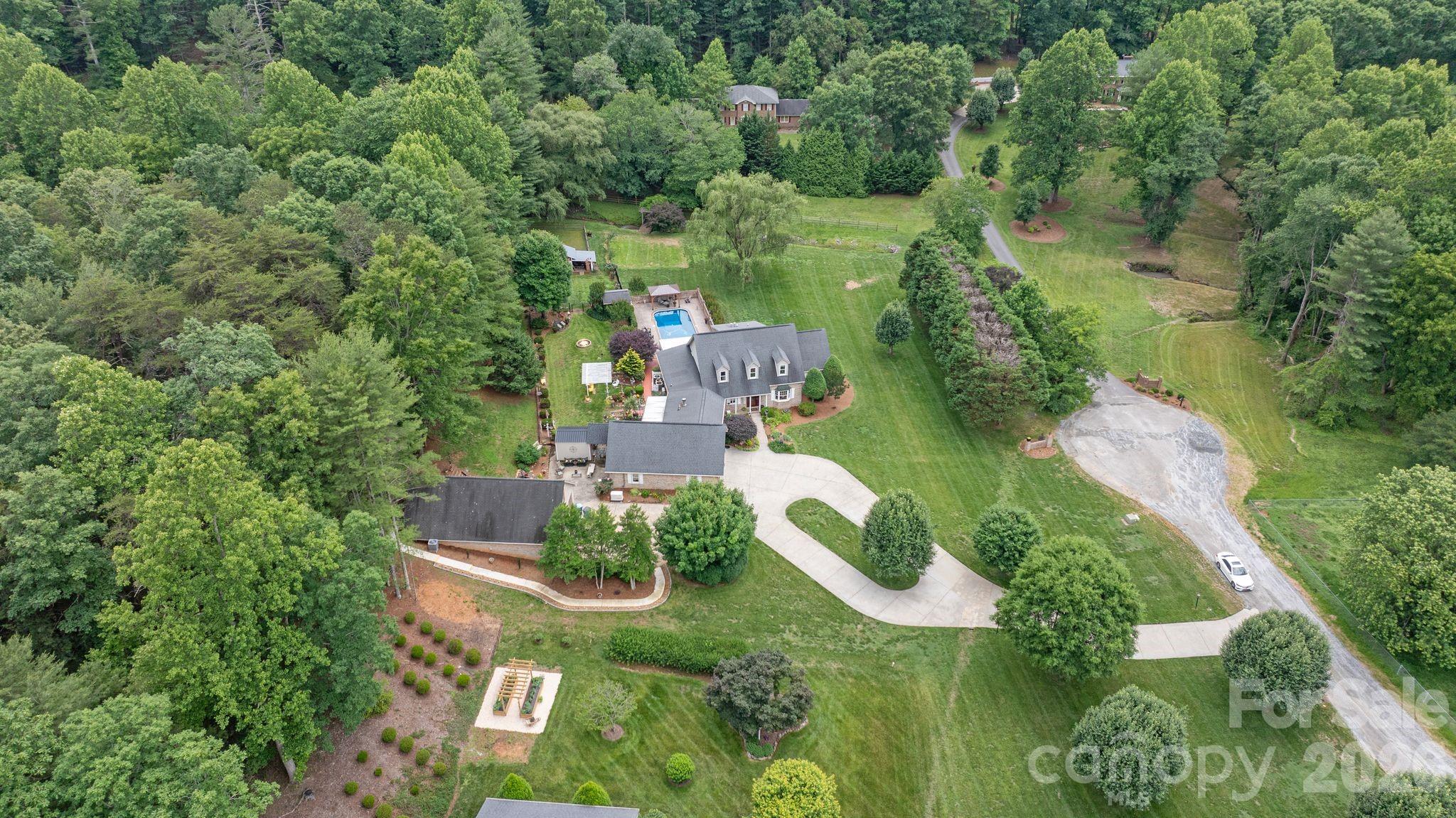 401 Redwood Court — Lenoir