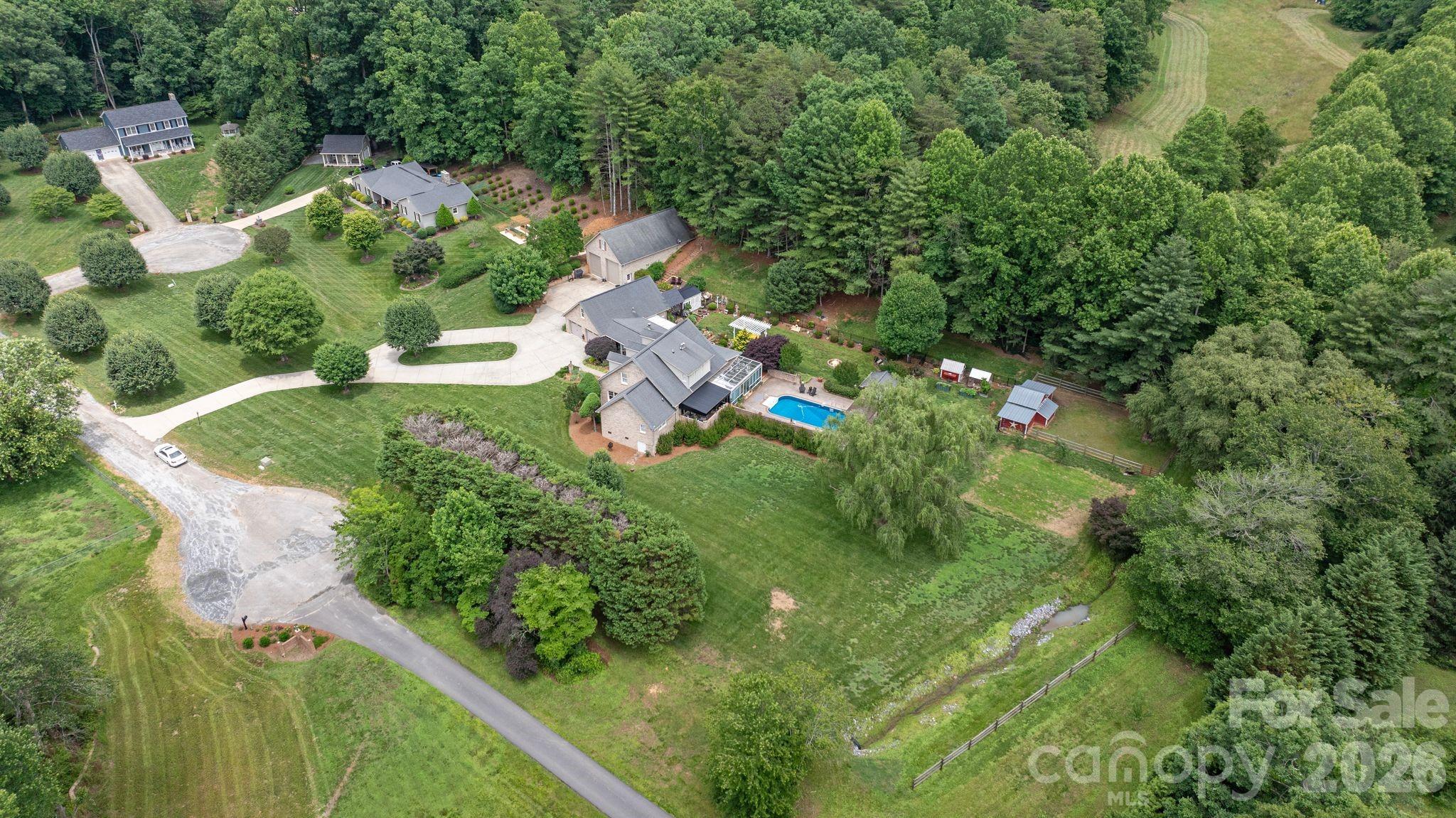 401 Redwood Court — Lenoir