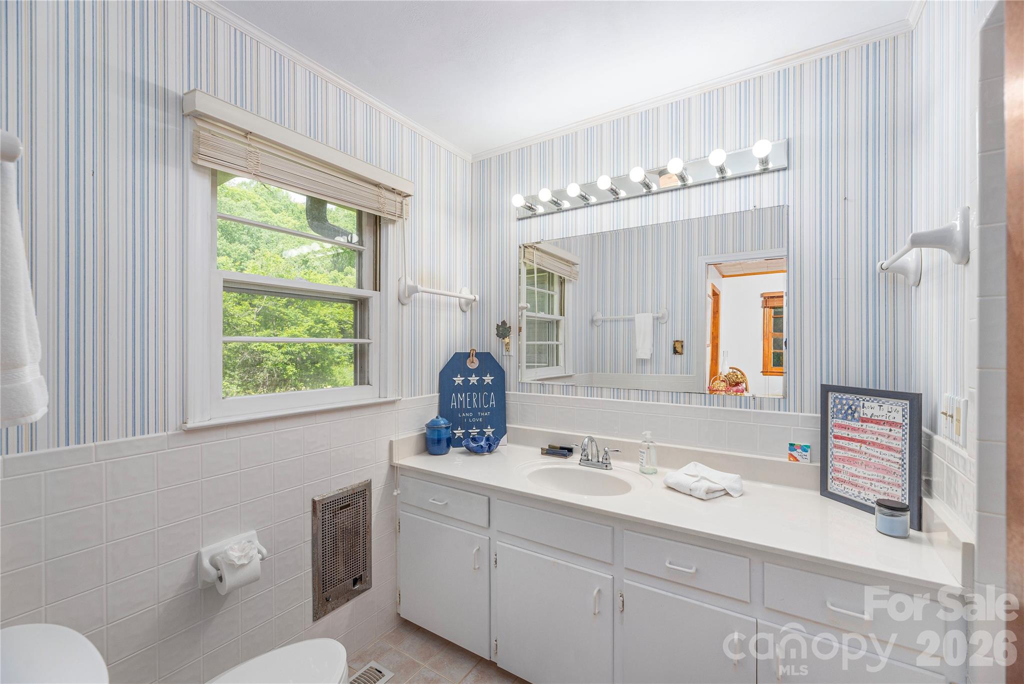 868 Cabin Flats Road — Cullowhee