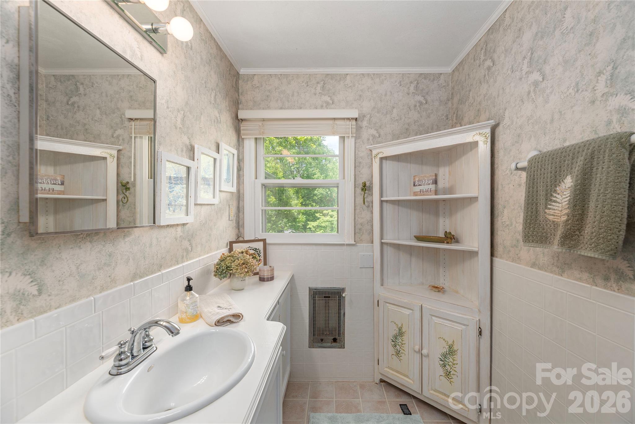 868 Cabin Flats Road — Cullowhee