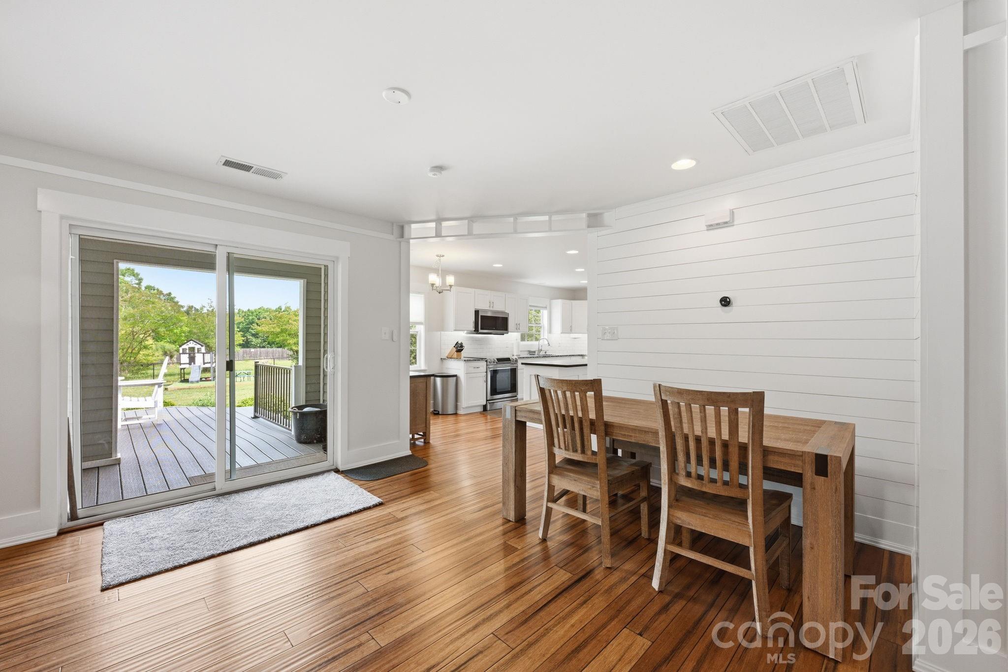 12109 Eastfield Road — Huntersville