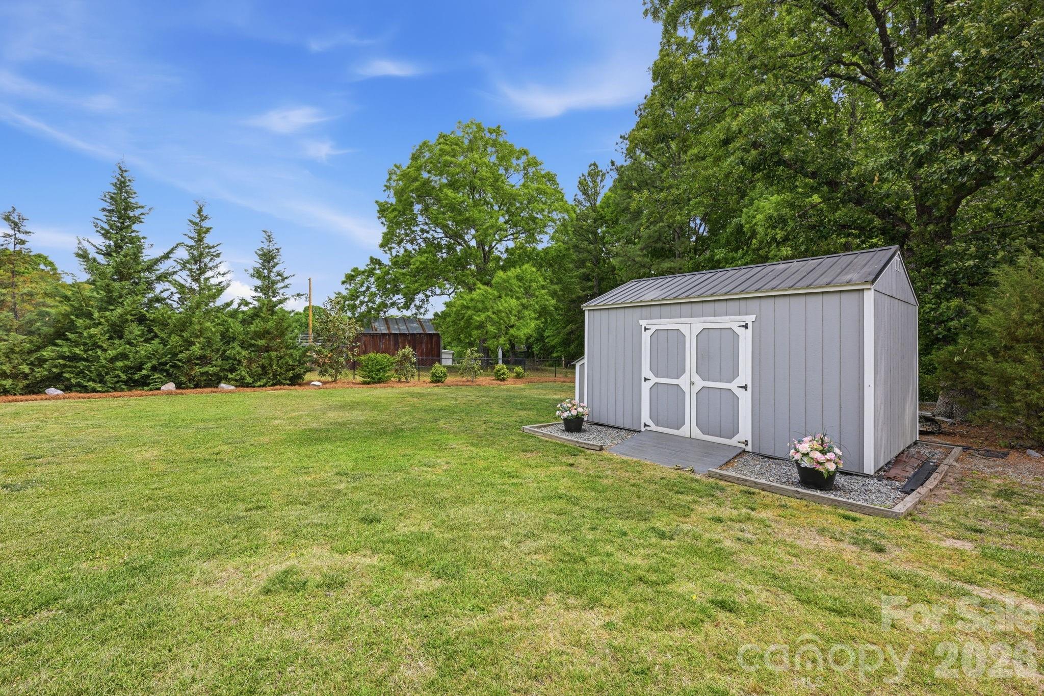 12109 Eastfield Road — Huntersville