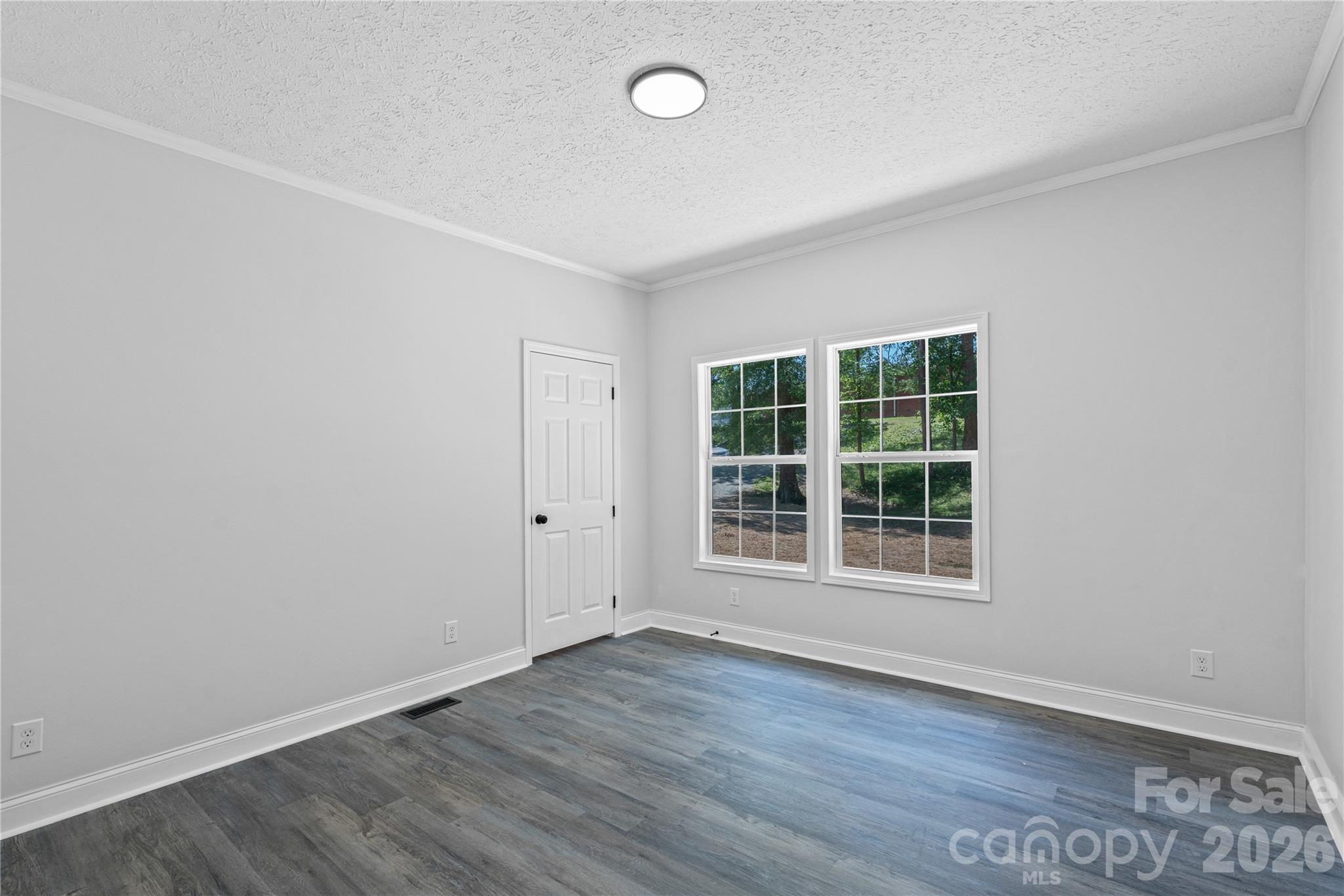 102 E WILKINS Street — Dallas