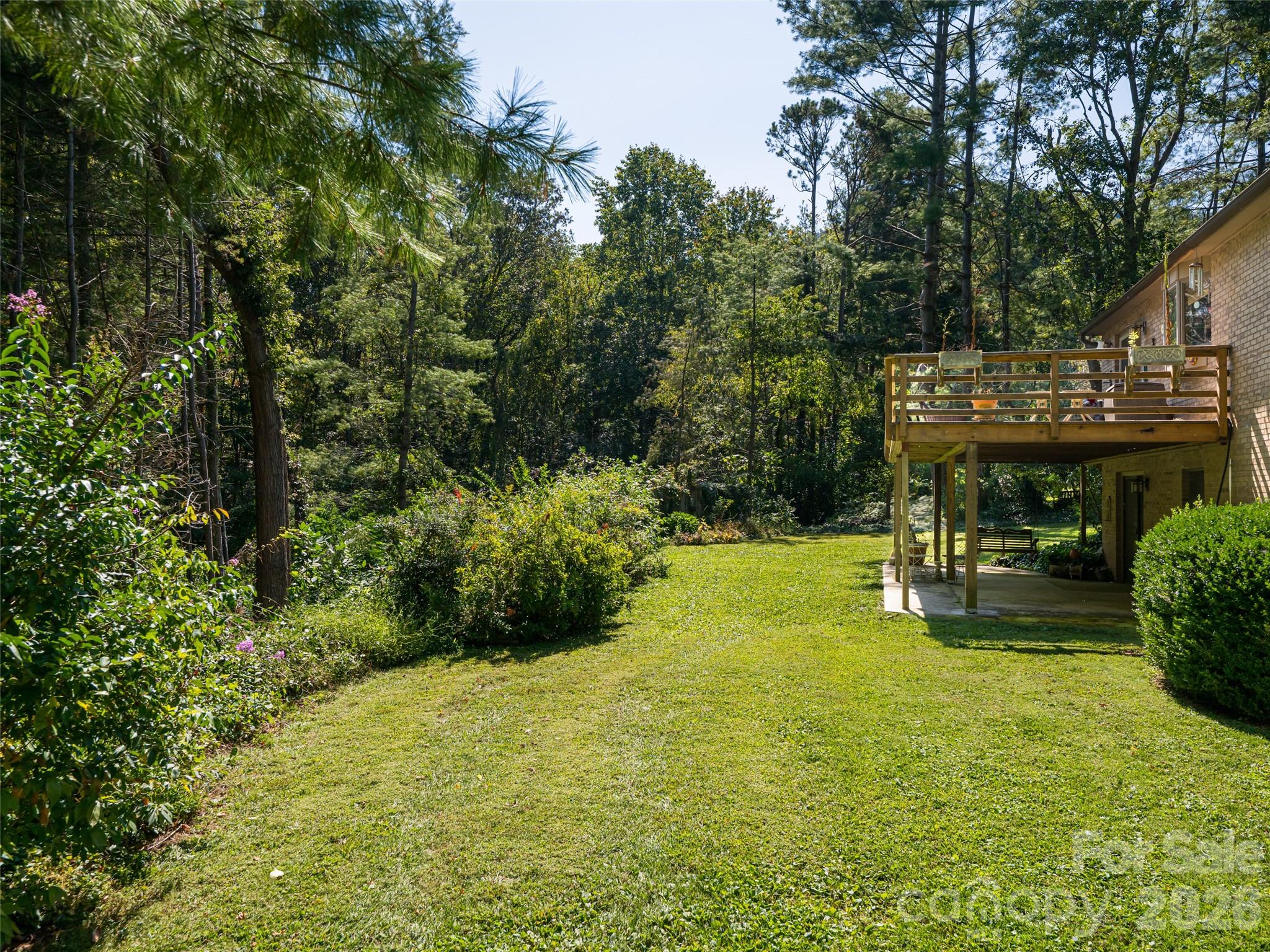 40 Applecross Road — Weaverville