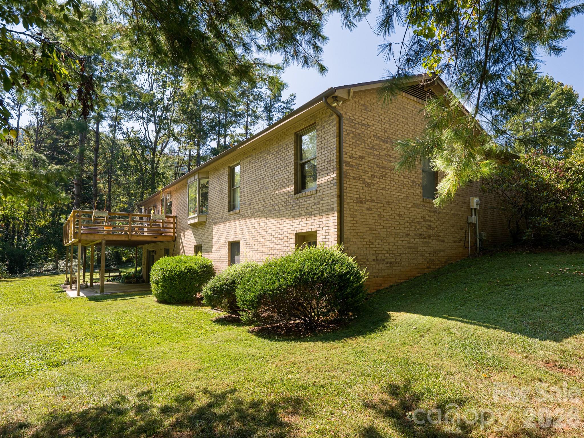 40 Applecross Road — Weaverville