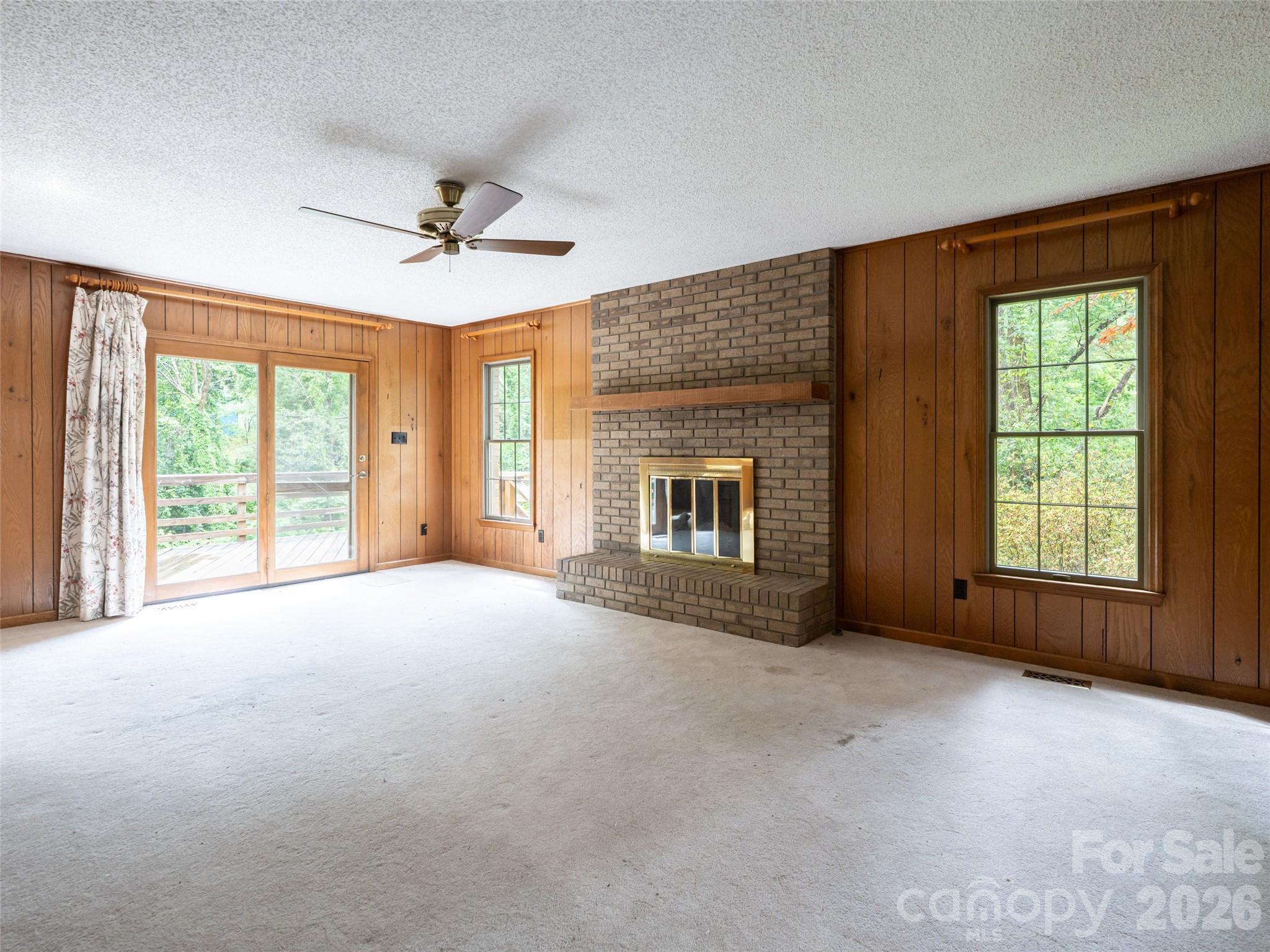 40 Applecross Road — Weaverville